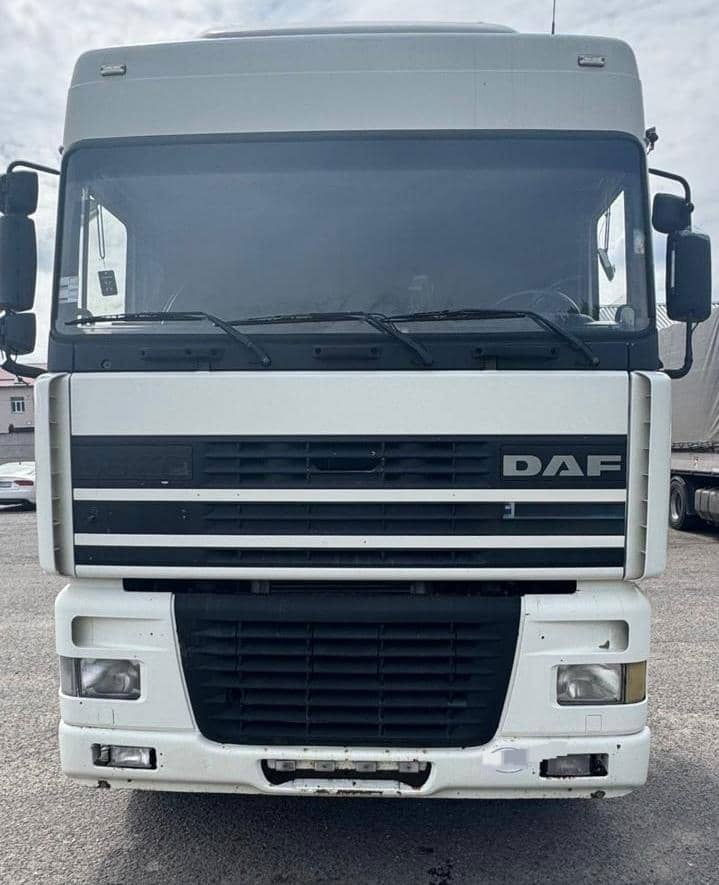 DAF XF 95 Tractor unit - Tegljač: slika DAF XF 95 Tractor unit - Tegljač DAF XF 95 Tractor unit - Tegljač: slika DAF XF 95 Tractor unit - Tegljač