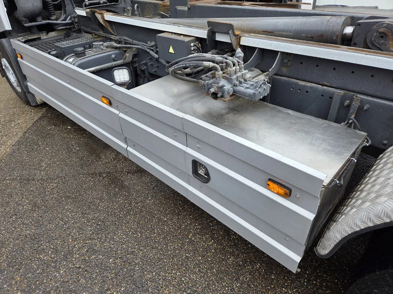 Volvo FH 460 VDL hooklift - Kamion s kukastom dizalicom: slika Volvo FH 460 VDL hooklift - Kamion s kukastom dizalicom Volvo FH 460 VDL hooklift - Kamion s kukastom dizalicom: slika Volvo FH 460 VDL hooklift - Kamion s kukastom dizalicom