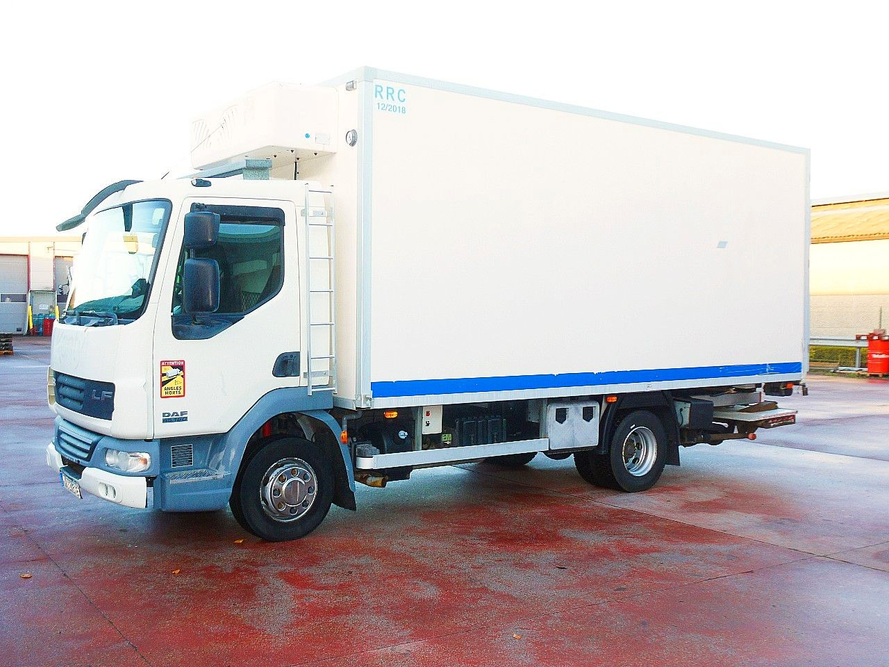 DAF LF 45.160 ISOTHERM KOFFER LADEBORDWAND - Kamion hladnjača: slika DAF LF 45.160 ISOTHERM KOFFER LADEBORDWAND - Kamion hladnjača DAF LF 45.160 ISOTHERM KOFFER LADEBORDWAND - Kamion hladnjača: slika DAF LF 45.160 ISOTHERM KOFFER LADEBORDWAND - Kamion hladnjača