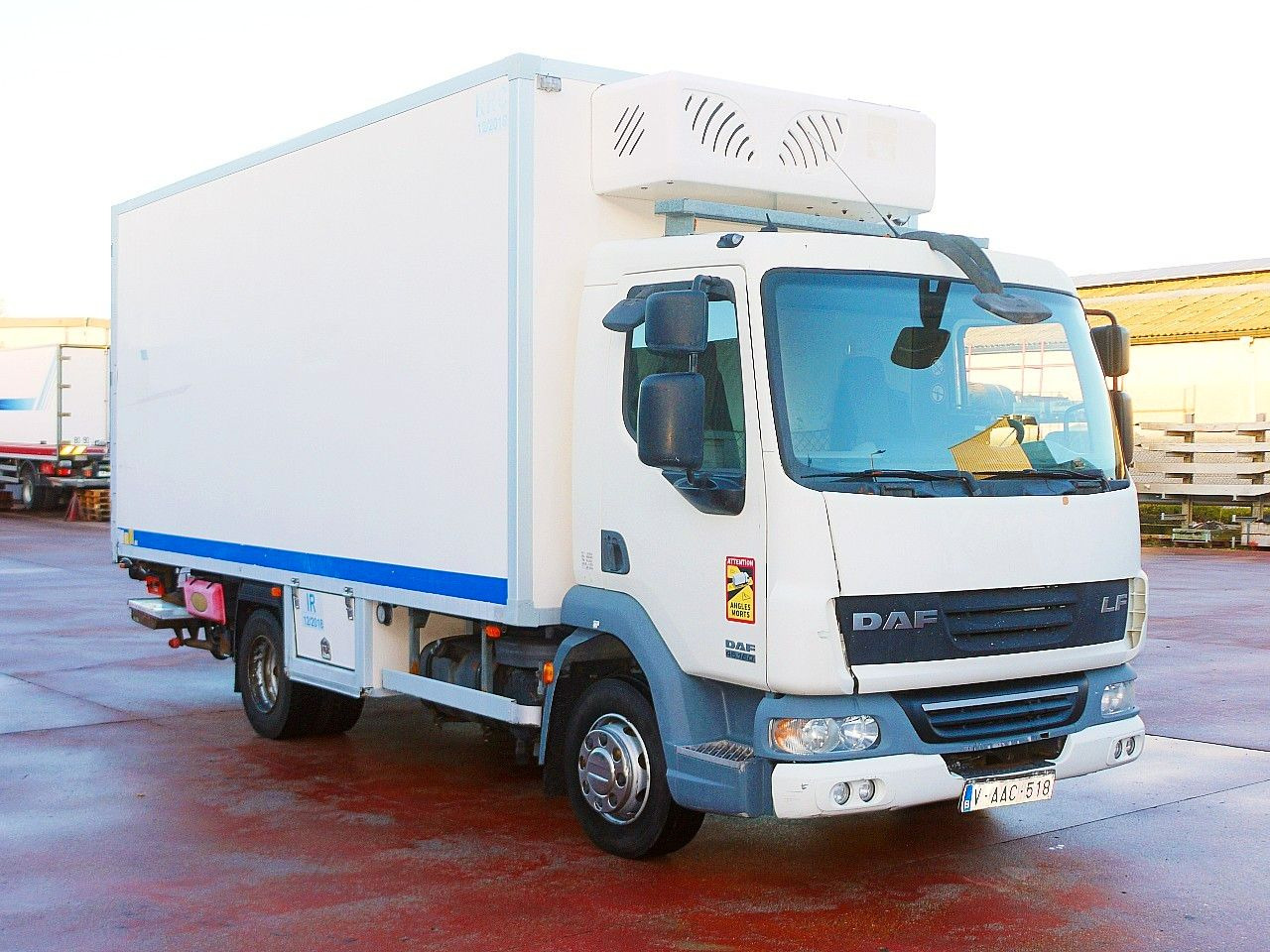 DAF LF 45.160 ISOTHERM KOFFER LADEBORDWAND - Kamion hladnjača: slika DAF LF 45.160 ISOTHERM KOFFER LADEBORDWAND - Kamion hladnjača DAF LF 45.160 ISOTHERM KOFFER LADEBORDWAND - Kamion hladnjača: slika DAF LF 45.160 ISOTHERM KOFFER LADEBORDWAND - Kamion hladnjača