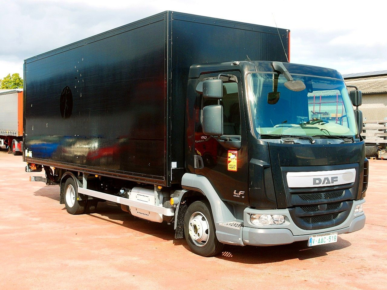 DAF LF FA 180 MEUBEL KOFFER LBW LUFT FEDERUNG AIRCO - Kamion sandučar: slika DAF LF FA 180 MEUBEL KOFFER LBW LUFT FEDERUNG AIRCO - Kamion sandučar DAF LF FA 180 MEUBEL KOFFER LBW LUFT FEDERUNG AIRCO - Kamion sandučar: slika DAF LF FA 180 MEUBEL KOFFER LBW LUFT FEDERUNG AIRCO - Kamion sandučar