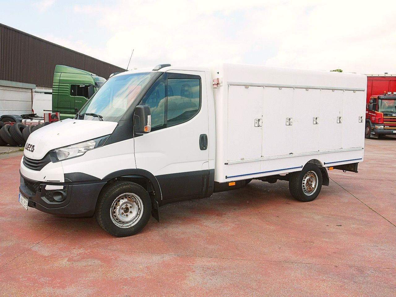 Iveco 35S12 DAILY ISOTHERM KOFFER 5 TURIG / AIRCO - Dostavno vozilo hladnjača: slika Iveco 35S12 DAILY ISOTHERM KOFFER 5 TURIG / AIRCO - Dostavno vozilo hladnjača Iveco 35S12 DAILY ISOTHERM KOFFER 5 TURIG / AIRCO - Dostavno vozilo hladnjača: slika Iveco 35S12 DAILY ISOTHERM KOFFER 5 TURIG / AIRCO - Dostavno vozilo hladnjača