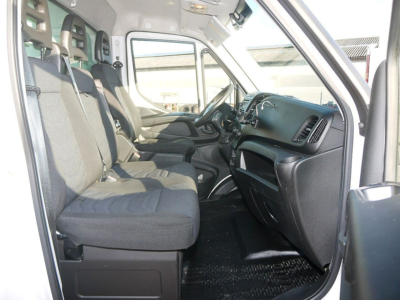 Dostavno vozilo hladnjača Iveco 35S14 DAILY KUHLKOFFER CARRIER XARIOS 350 -29C: slika Dostavno vozilo hladnjača Iveco 35S14 DAILY KUHLKOFFER CARRIER XARIOS 350 -29C