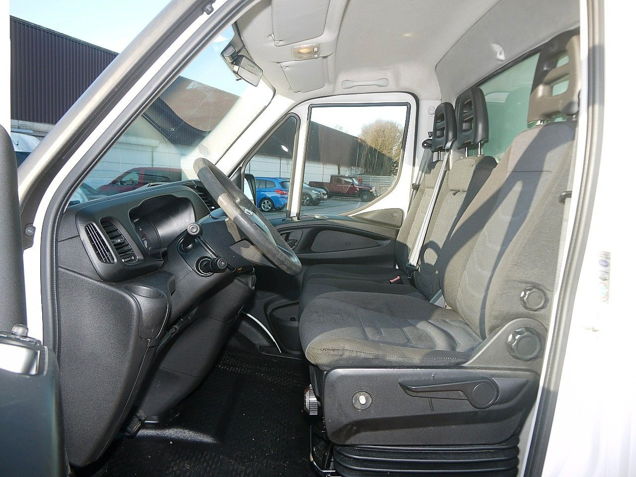 Dostavno vozilo hladnjača Iveco 35S14 DAILY KUHLKOFFER CARRIER XARIOS 350 -29C: slika Dostavno vozilo hladnjača Iveco 35S14 DAILY KUHLKOFFER CARRIER XARIOS 350 -29C