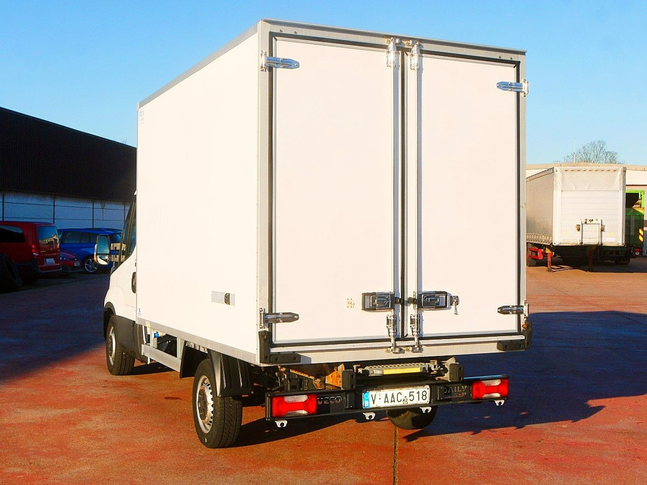 Dostavno vozilo hladnjača Iveco 35S14 DAILY KUHLKOFFER CARRIER XARIOS 350 -29C: slika Dostavno vozilo hladnjača Iveco 35S14 DAILY KUHLKOFFER CARRIER XARIOS 350 -29C