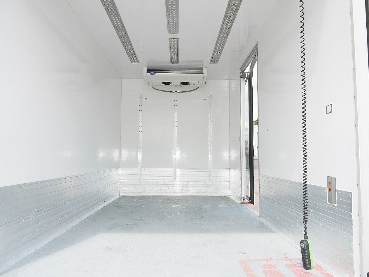 Dostavno vozilo hladnjača Iveco 70C17 KUHLKOFFER CARRIER XARIOS 500 A/C LUFT LBW: slika Dostavno vozilo hladnjača Iveco 70C17 KUHLKOFFER CARRIER XARIOS 500 A/C LUFT LBW Dostavno vozilo hladnjača Iveco 70C17 KUHLKOFFER CARRIER XARIOS 500 A/C LUFT LBW: slika Dostavno vozilo hladnjača Iveco 70C17 KUHLKOFFER CARRIER XARIOS 500 A/C LUFT LBW