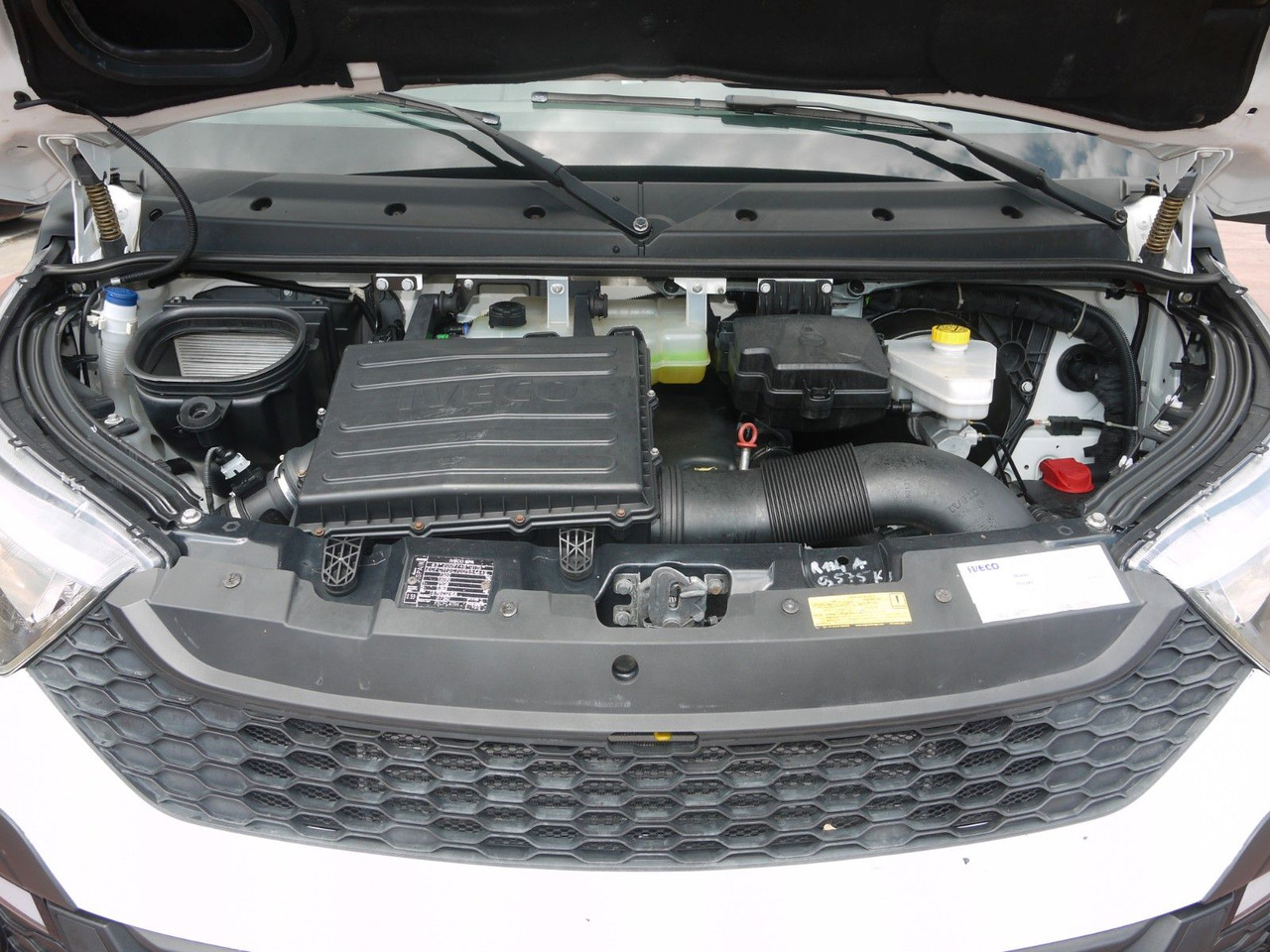 Dostavno vozilo hladnjača Iveco 70C17 KUHLKOFFER CARRIER XARIOS 500 A/C LUFT LBW: slika Dostavno vozilo hladnjača Iveco 70C17 KUHLKOFFER CARRIER XARIOS 500 A/C LUFT LBW Dostavno vozilo hladnjača Iveco 70C17 KUHLKOFFER CARRIER XARIOS 500 A/C LUFT LBW: slika Dostavno vozilo hladnjača Iveco 70C17 KUHLKOFFER CARRIER XARIOS 500 A/C LUFT LBW