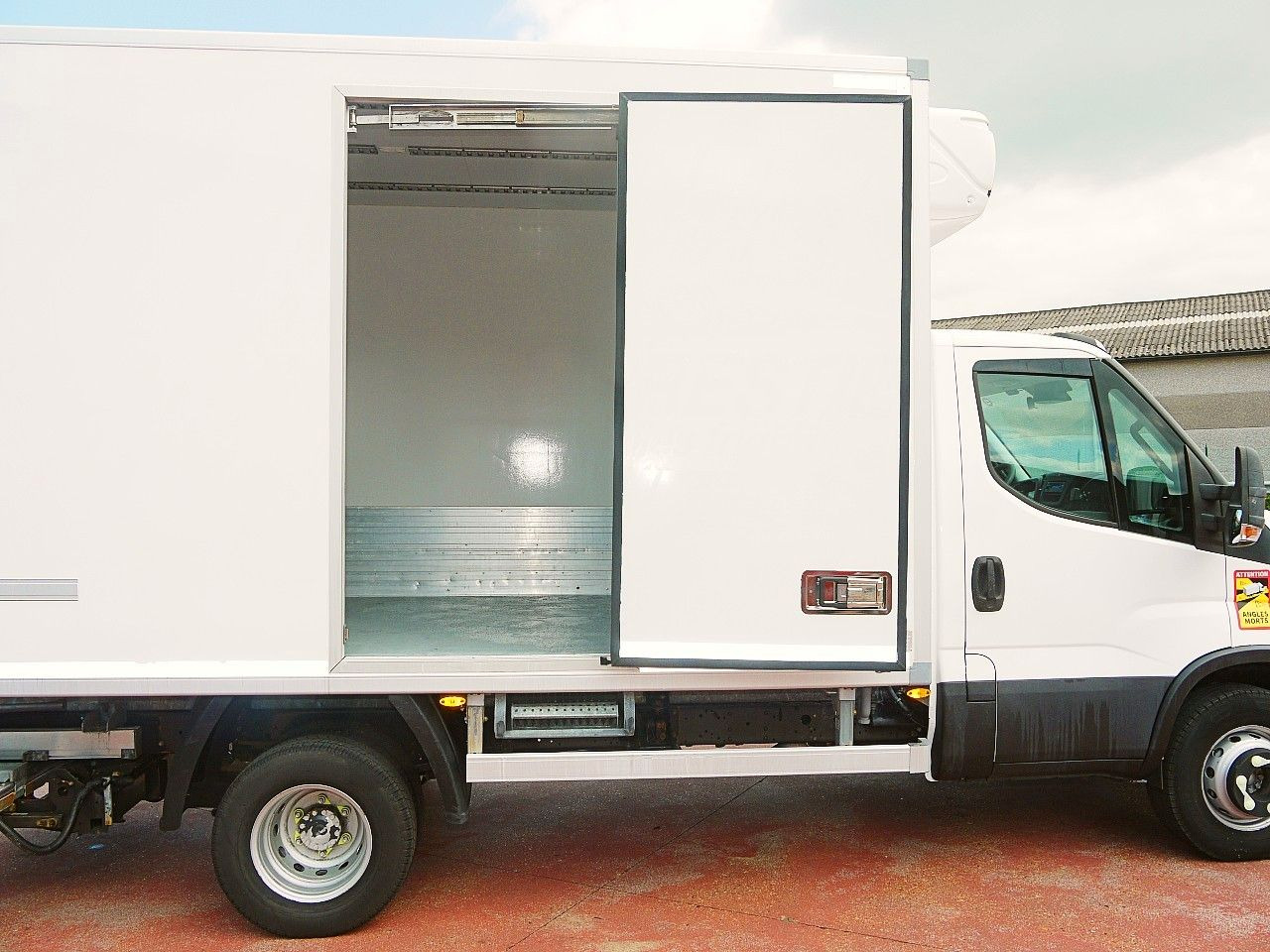 Dostavno vozilo hladnjača Iveco 70C17 KUHLKOFFER CARRIER XARIOS 500 A/C LUFT LBW: slika Dostavno vozilo hladnjača Iveco 70C17 KUHLKOFFER CARRIER XARIOS 500 A/C LUFT LBW Dostavno vozilo hladnjača Iveco 70C17 KUHLKOFFER CARRIER XARIOS 500 A/C LUFT LBW: slika Dostavno vozilo hladnjača Iveco 70C17 KUHLKOFFER CARRIER XARIOS 500 A/C LUFT LBW