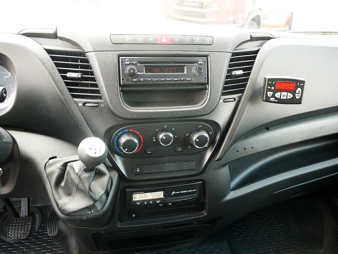 Dostavno vozilo hladnjača Iveco 70C17 KUHLKOFFER CARRIER XARIOS 500 A/C LUFT LBW: slika Dostavno vozilo hladnjača Iveco 70C17 KUHLKOFFER CARRIER XARIOS 500 A/C LUFT LBW Dostavno vozilo hladnjača Iveco 70C17 KUHLKOFFER CARRIER XARIOS 500 A/C LUFT LBW: slika Dostavno vozilo hladnjača Iveco 70C17 KUHLKOFFER CARRIER XARIOS 500 A/C LUFT LBW