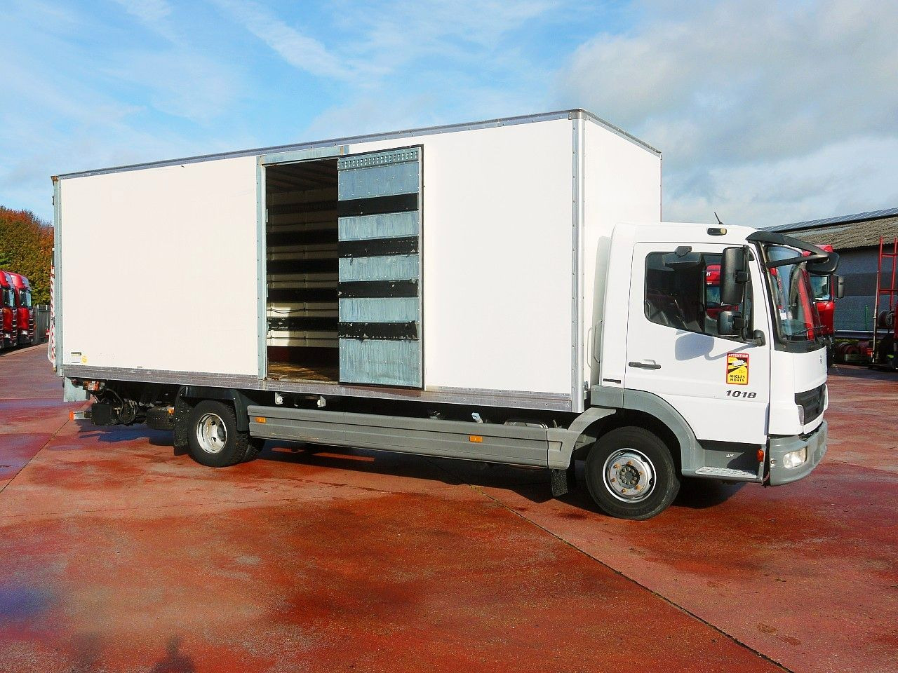 Mercedes-Benz 1018 ATEGO MEUBEL KOFFER A/C LBW LUFT 112tkm - Kamion sandučar: slika Mercedes-Benz 1018 ATEGO MEUBEL KOFFER A/C LBW LUFT 112tkm - Kamion sandučar Mercedes-Benz 1018 ATEGO MEUBEL KOFFER A/C LBW LUFT 112tkm - Kamion sandučar: slika Mercedes-Benz 1018 ATEGO MEUBEL KOFFER A/C LBW LUFT 112tkm - Kamion sandučar