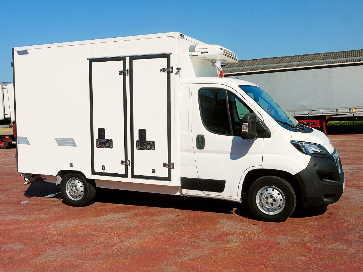 Peugeot BOXER KUHLKOFFER THERMOKING V200 MULTI -20C A/C - Dostavno vozilo hladnjača: slika Peugeot BOXER KUHLKOFFER THERMOKING V200 MULTI -20C A/C - Dostavno vozilo hladnjača Peugeot BOXER KUHLKOFFER THERMOKING V200 MULTI -20C A/C - Dostavno vozilo hladnjača: slika Peugeot BOXER KUHLKOFFER THERMOKING V200 MULTI -20C A/C - Dostavno vozilo hladnjača