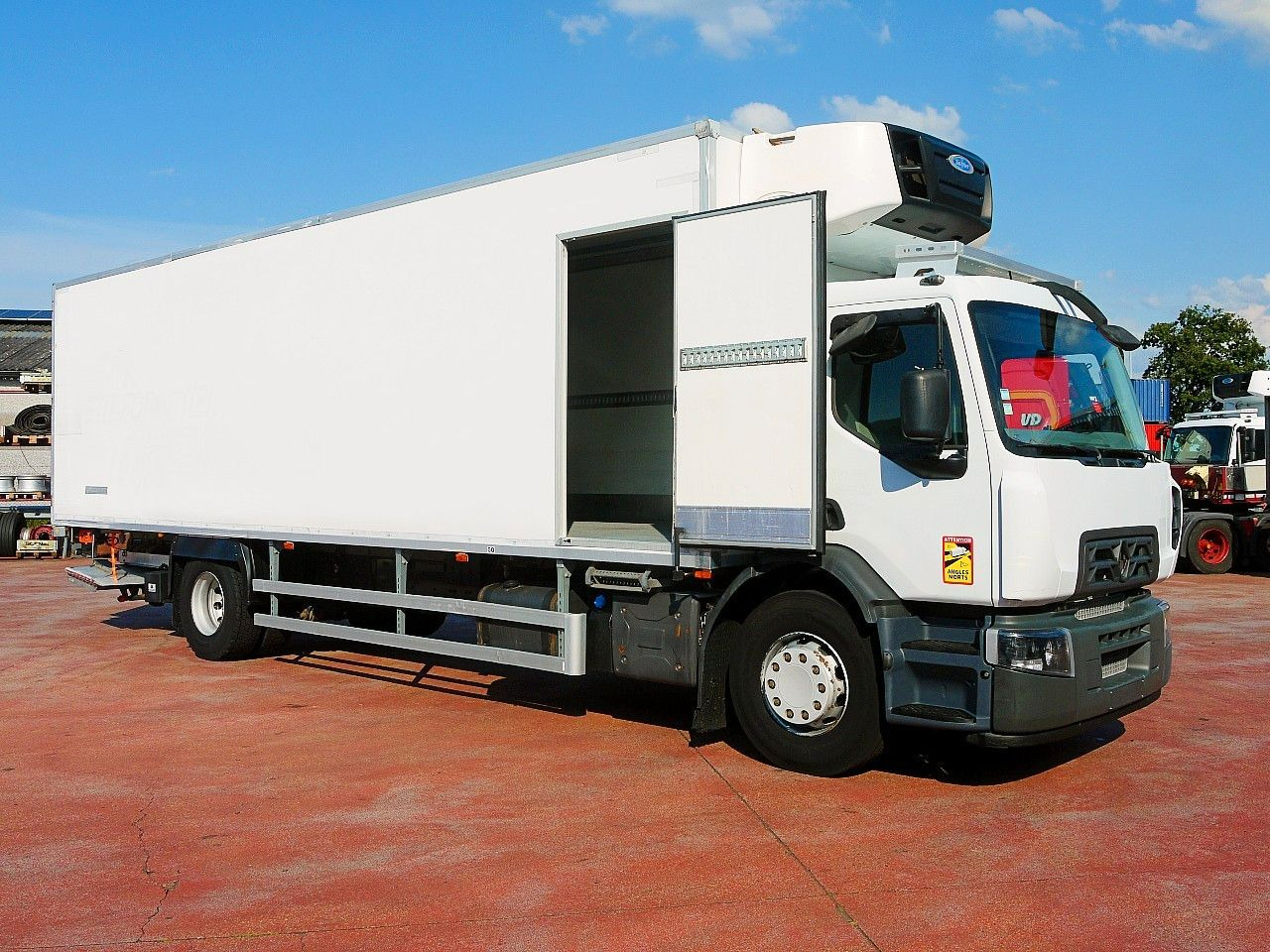 Renault D19.280 KUHLKOFFER CARRIER SUPRA 1150 MT - Kamion hladnjača: slika Renault D19.280 KUHLKOFFER CARRIER SUPRA 1150 MT - Kamion hladnjača Renault D19.280 KUHLKOFFER CARRIER SUPRA 1150 MT - Kamion hladnjača: slika Renault D19.280 KUHLKOFFER CARRIER SUPRA 1150 MT - Kamion hladnjača
