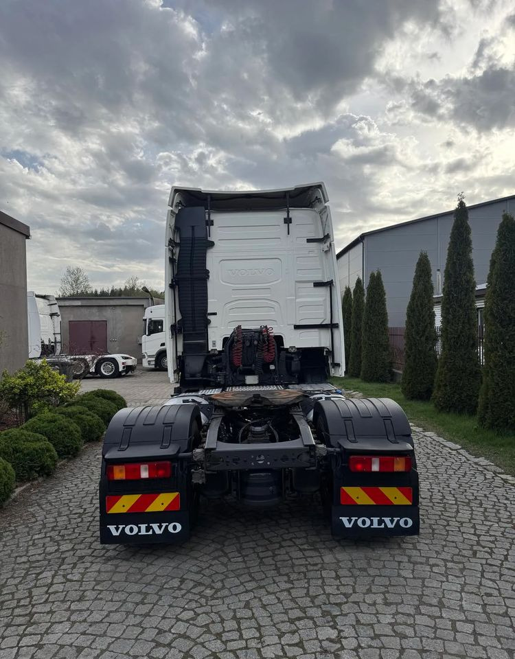 Volvo FH GLOBETROTTER - Tegljač: slika Volvo FH GLOBETROTTER - Tegljač Volvo FH GLOBETROTTER - Tegljač: slika Volvo FH GLOBETROTTER - Tegljač
