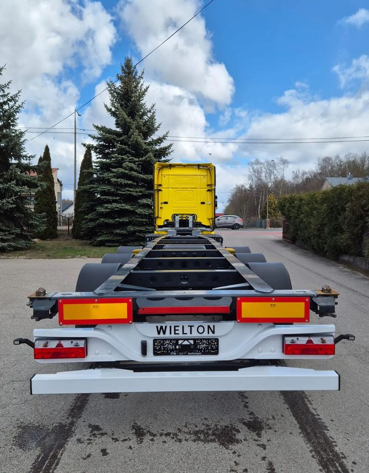 Wielton Podkontenerowa - Transporter kontejnera/ Poluprikolica s izmjenjivim sanducima: slika Wielton Podkontenerowa - Transporter kontejnera/ Poluprikolica s izmjenjivim sanducima Wielton Podkontenerowa - Transporter kontejnera/ Poluprikolica s izmjenjivim sanducima: slika Wielton Podkontenerowa - Transporter kontejnera/ Poluprikolica s izmjenjivim sanducima