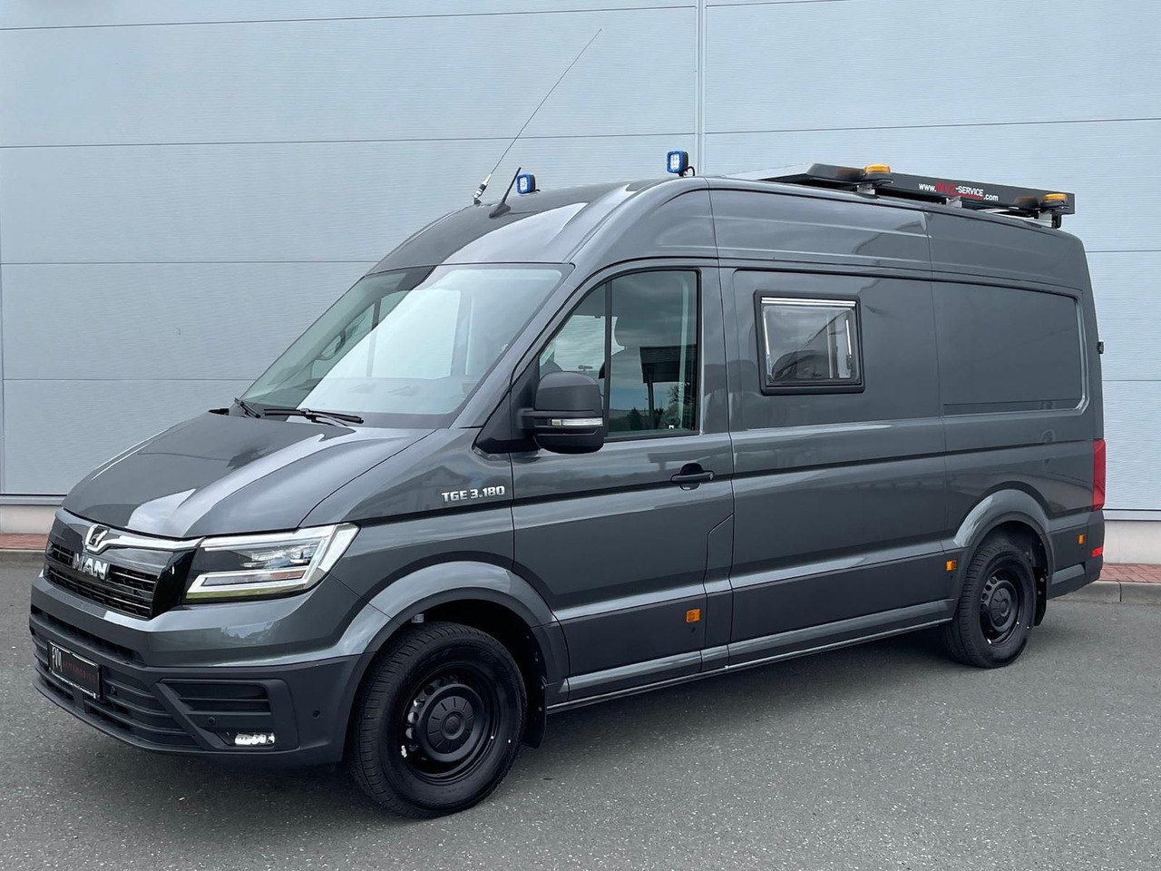 MAN TGE 3.180 BF 3 BEGLEITFAHRZEUG L3H3 NAVI LED - Dostavno vozilo: slika MAN TGE 3.180 BF 3 BEGLEITFAHRZEUG L3H3 NAVI LED - Dostavno vozilo MAN TGE 3.180 BF 3 BEGLEITFAHRZEUG L3H3 NAVI LED - Dostavno vozilo: slika MAN TGE 3.180 BF 3 BEGLEITFAHRZEUG L3H3 NAVI LED - Dostavno vozilo