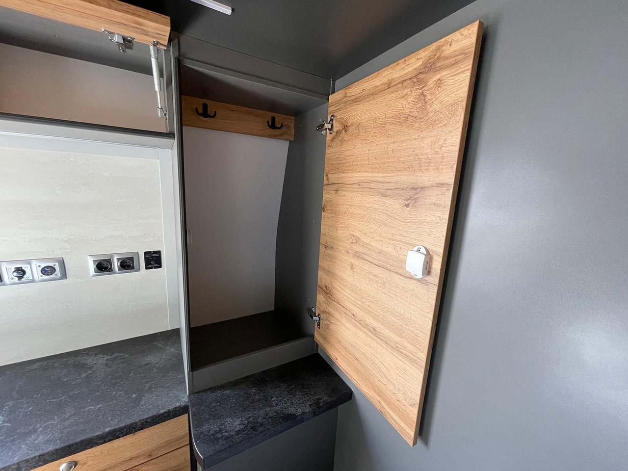 Dostavno vozilo MAN TGE 3.180 L3H3 Individual S BF3+ BEGLEITFAHRZEUG: slika Dostavno vozilo MAN TGE 3.180 L3H3 Individual S BF3+ BEGLEITFAHRZEUG