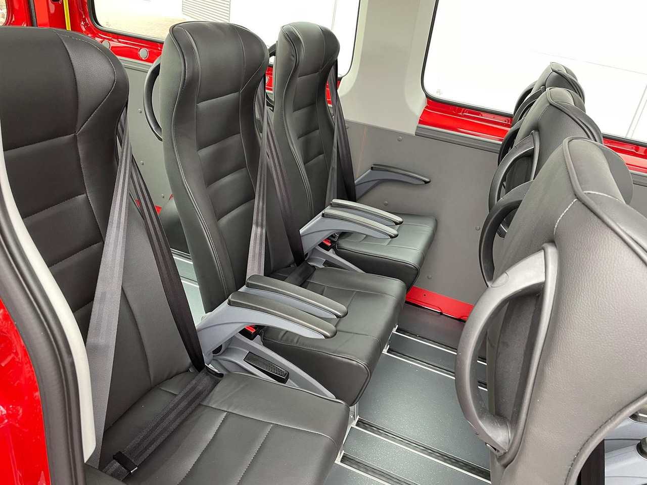 Automobil MAN TGE 3.180 Kombi L3H3 FEUERWEHR LED TEMPOMAT AHK: slika Automobil MAN TGE 3.180 Kombi L3H3 FEUERWEHR LED TEMPOMAT AHK