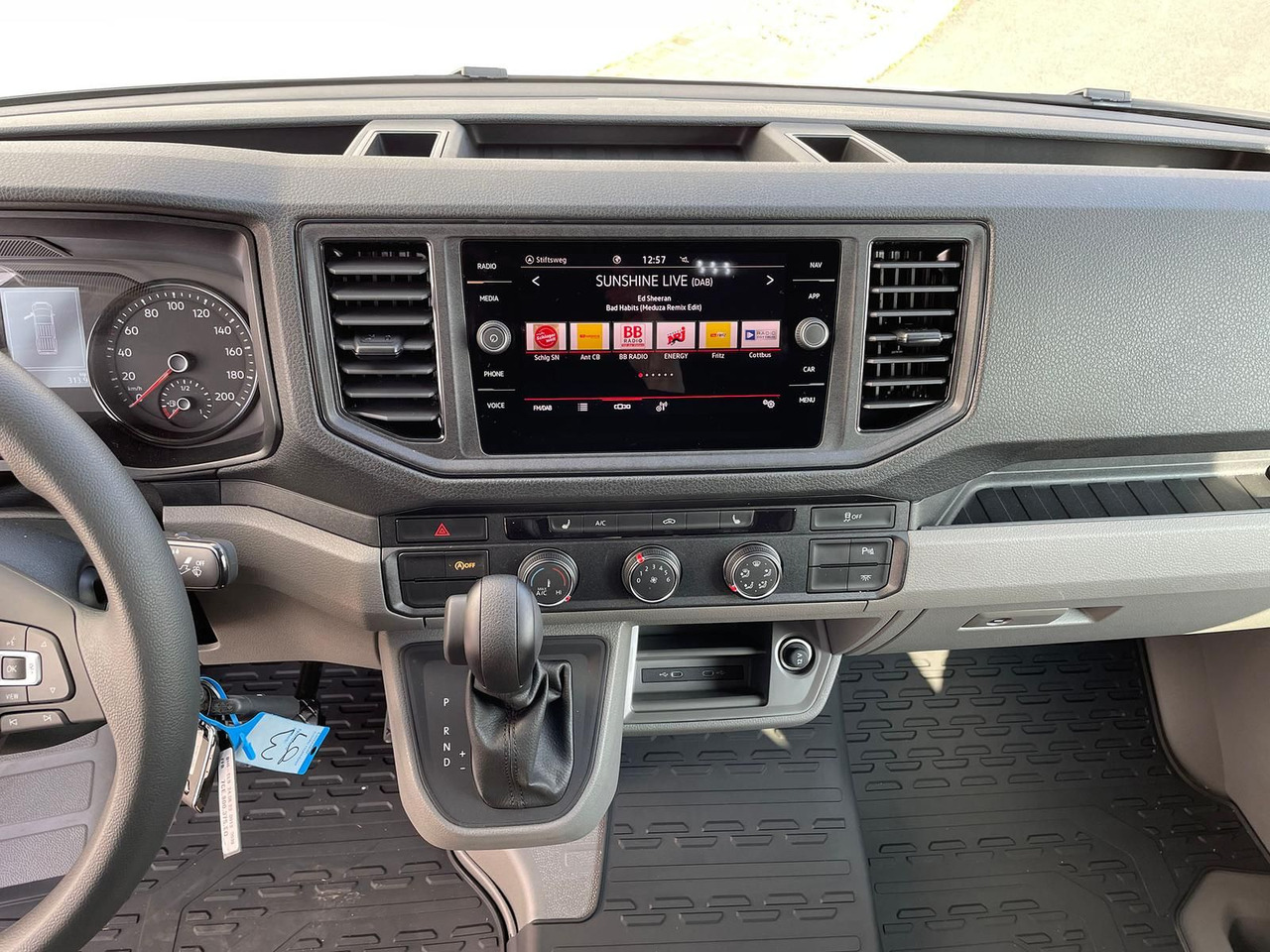 Novi Dostavno vozilo s dvostrukom kabinom MAN TGE 3.180 L3H3 MIXTO 4x4 LED TEMPOMAT SITZHZ NAV: slika Novi Dostavno vozilo s dvostrukom kabinom MAN TGE 3.180 L3H3 MIXTO 4x4 LED TEMPOMAT SITZHZ NAV