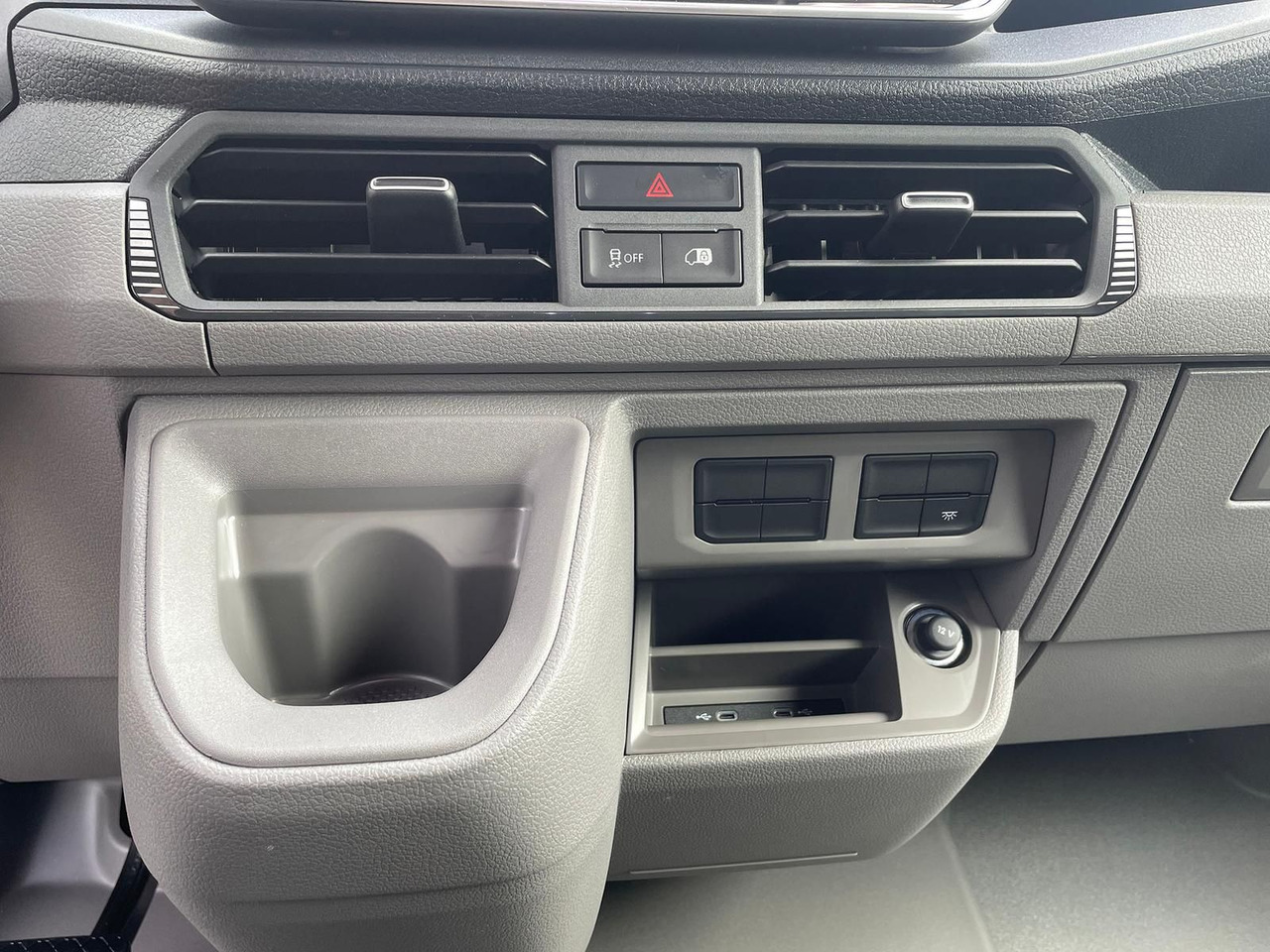 Furgon MAN TGE 3.180 L4H3 Kasten STANDHZ ACC LED SITZHZ: slika Furgon MAN TGE 3.180 L4H3 Kasten STANDHZ ACC LED SITZHZ Furgon MAN TGE 3.180 L4H3 Kasten STANDHZ ACC LED SITZHZ: slika Furgon MAN TGE 3.180 L4H3 Kasten STANDHZ ACC LED SITZHZ