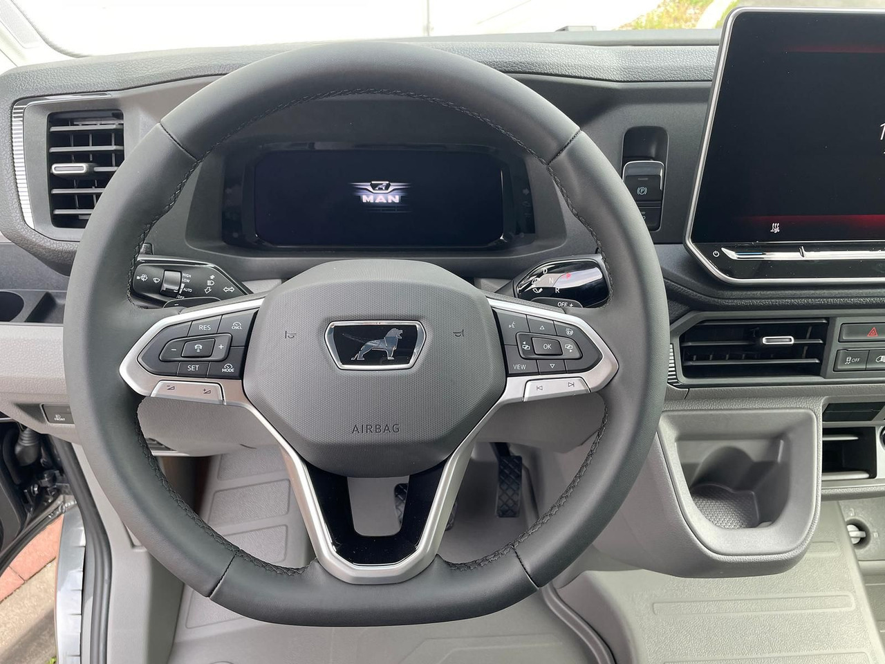 Furgon MAN TGE 3.180 L4H3 Kasten STANDHZ ACC LED SITZHZ: slika Furgon MAN TGE 3.180 L4H3 Kasten STANDHZ ACC LED SITZHZ Furgon MAN TGE 3.180 L4H3 Kasten STANDHZ ACC LED SITZHZ: slika Furgon MAN TGE 3.180 L4H3 Kasten STANDHZ ACC LED SITZHZ