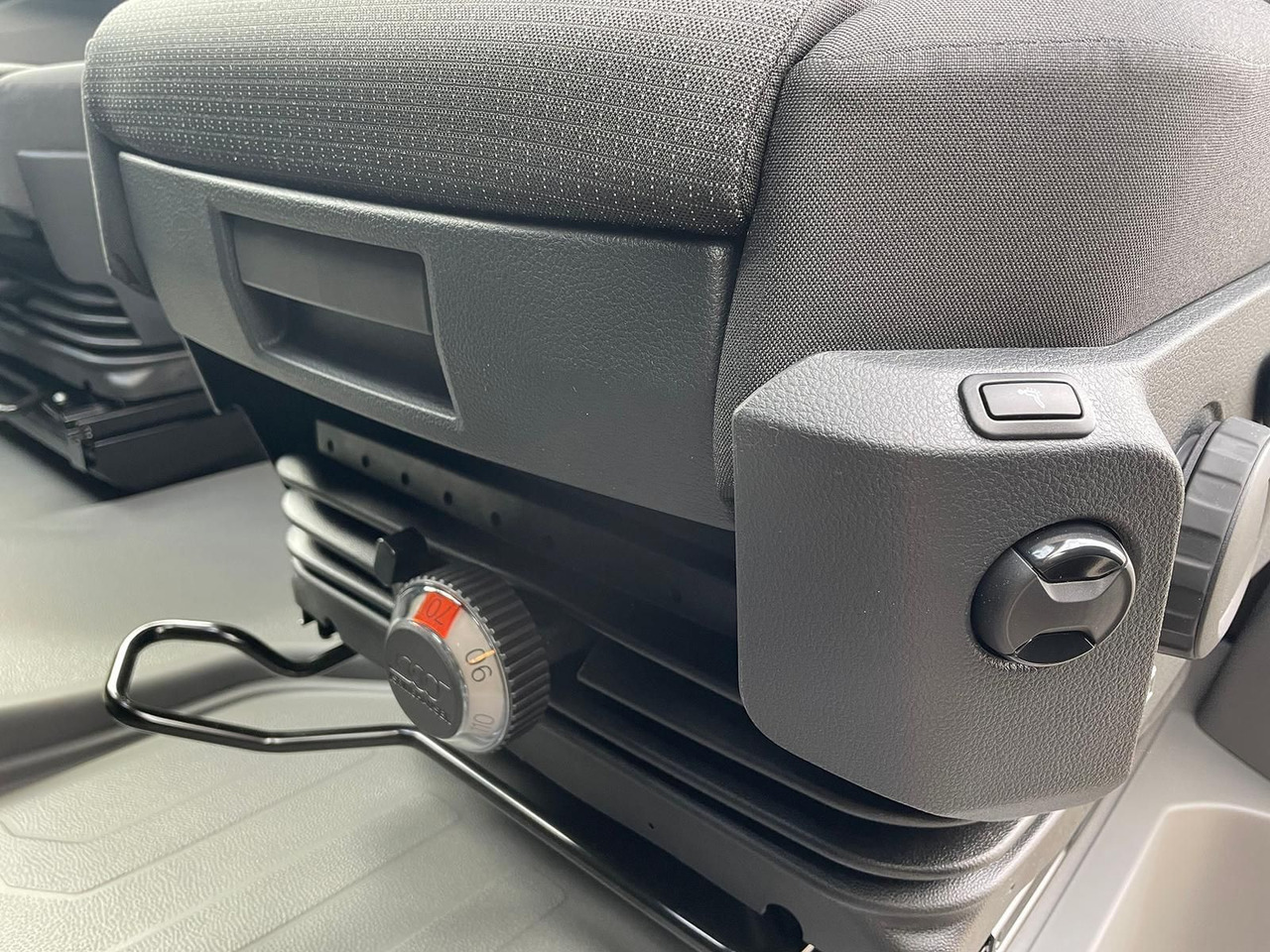 Furgon MAN TGE 3.180 L4H3 Kasten STANDHZ ACC LED SITZHZ: slika Furgon MAN TGE 3.180 L4H3 Kasten STANDHZ ACC LED SITZHZ Furgon MAN TGE 3.180 L4H3 Kasten STANDHZ ACC LED SITZHZ: slika Furgon MAN TGE 3.180 L4H3 Kasten STANDHZ ACC LED SITZHZ