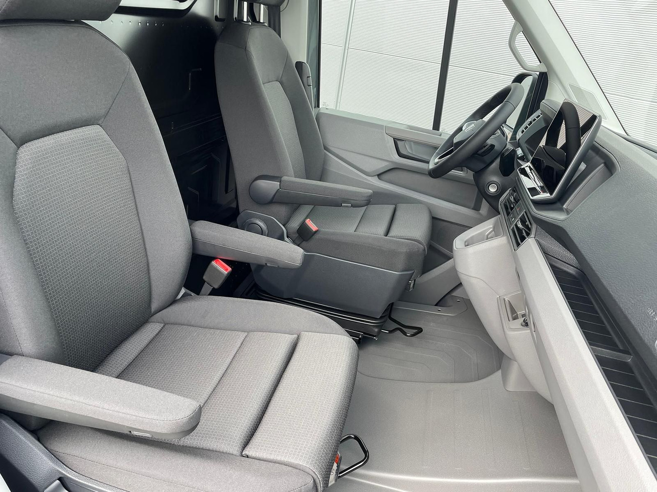 Furgon MAN TGE 3.180 L4H3 Kasten STANDHZ ACC LED SITZHZ: slika Furgon MAN TGE 3.180 L4H3 Kasten STANDHZ ACC LED SITZHZ Furgon MAN TGE 3.180 L4H3 Kasten STANDHZ ACC LED SITZHZ: slika Furgon MAN TGE 3.180 L4H3 Kasten STANDHZ ACC LED SITZHZ