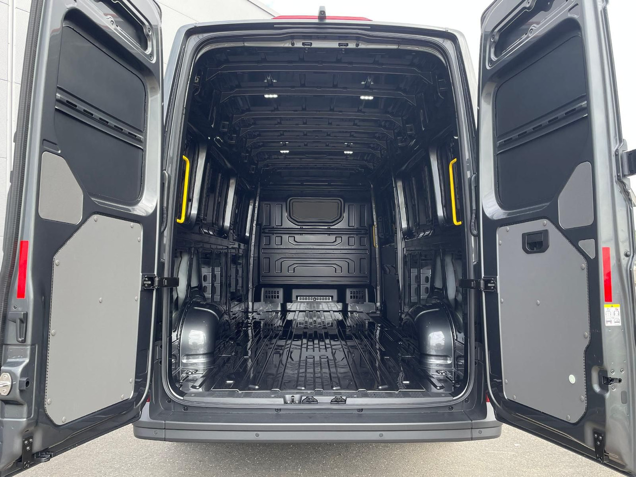 Furgon MAN TGE 3.180 L4H3 Kasten STANDHZ ACC LED SITZHZ: slika Furgon MAN TGE 3.180 L4H3 Kasten STANDHZ ACC LED SITZHZ Furgon MAN TGE 3.180 L4H3 Kasten STANDHZ ACC LED SITZHZ: slika Furgon MAN TGE 3.180 L4H3 Kasten STANDHZ ACC LED SITZHZ