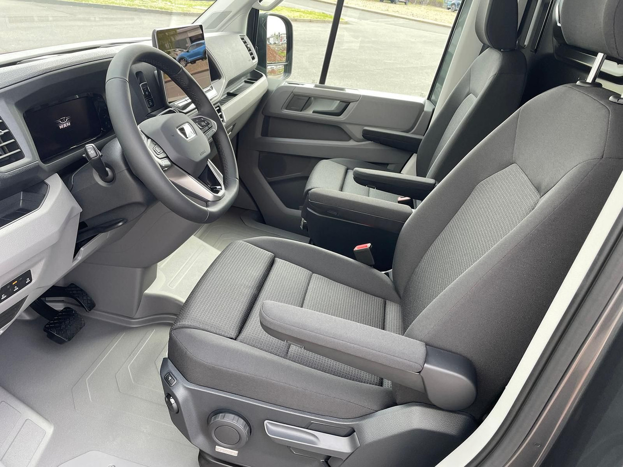 Furgon MAN TGE 3.180 L4H3 Kasten STANDHZ ACC LED SITZHZ: slika Furgon MAN TGE 3.180 L4H3 Kasten STANDHZ ACC LED SITZHZ Furgon MAN TGE 3.180 L4H3 Kasten STANDHZ ACC LED SITZHZ: slika Furgon MAN TGE 3.180 L4H3 Kasten STANDHZ ACC LED SITZHZ