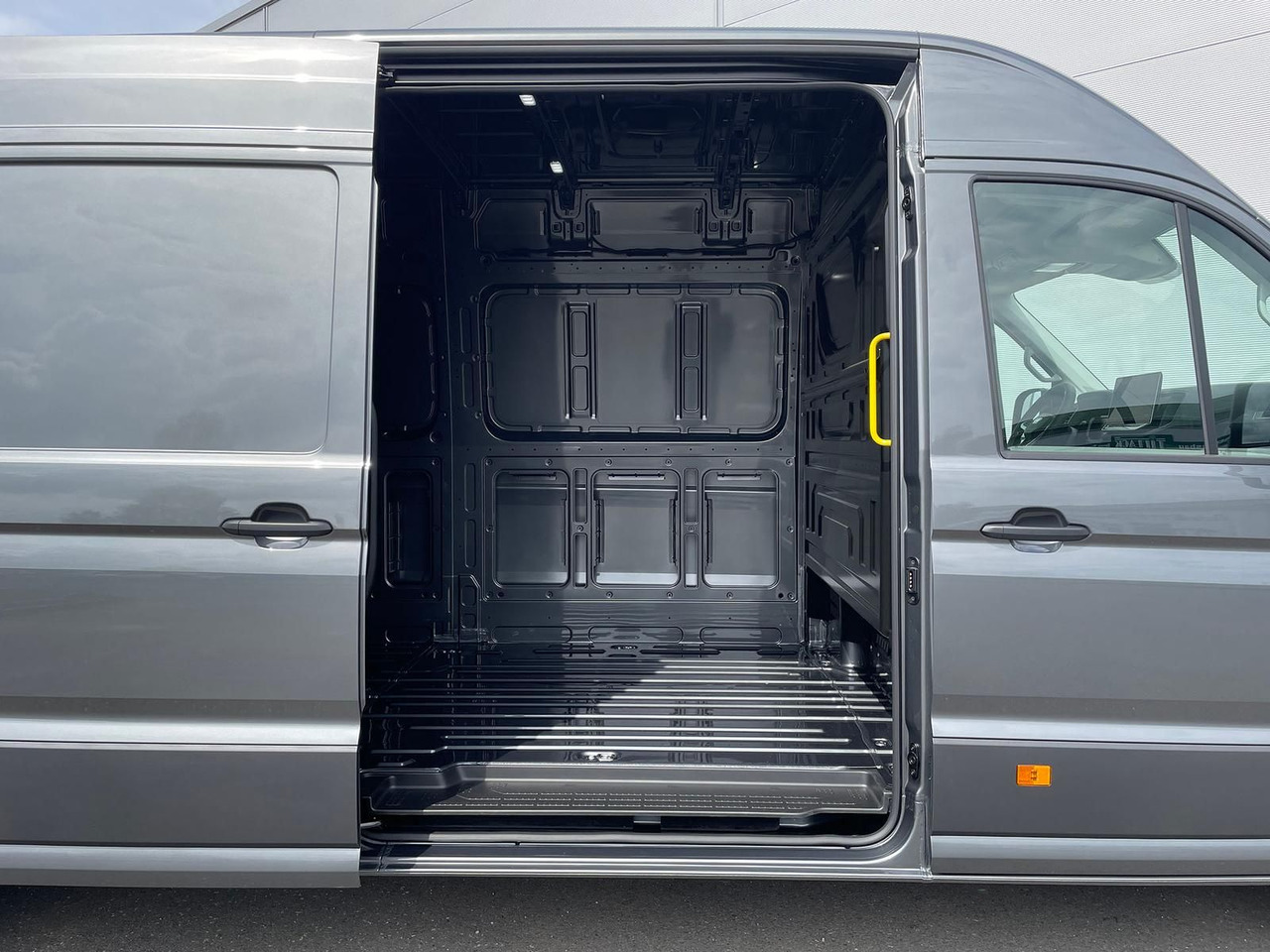 Furgon MAN TGE 3.180 L4H3 Kasten STANDHZ ACC LED SITZHZ: slika Furgon MAN TGE 3.180 L4H3 Kasten STANDHZ ACC LED SITZHZ Furgon MAN TGE 3.180 L4H3 Kasten STANDHZ ACC LED SITZHZ: slika Furgon MAN TGE 3.180 L4H3 Kasten STANDHZ ACC LED SITZHZ