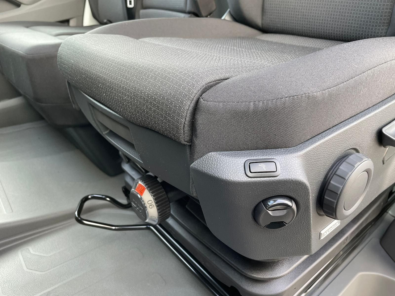 Automobil MAN TGE 3.180 Pritsche DOKA LR KAMERA AHK SITZHZ: slika Automobil MAN TGE 3.180 Pritsche DOKA LR KAMERA AHK SITZHZ