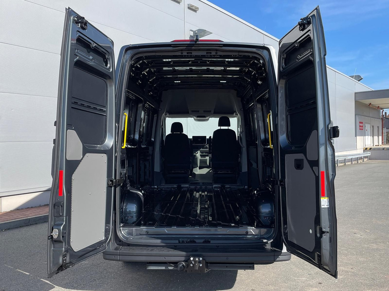 Automobil MAN TGE 3.200 L3H3 Kasten 4x4 CAMPER DREHSITZE AHK: slika Automobil MAN TGE 3.200 L3H3 Kasten 4x4 CAMPER DREHSITZE AHK