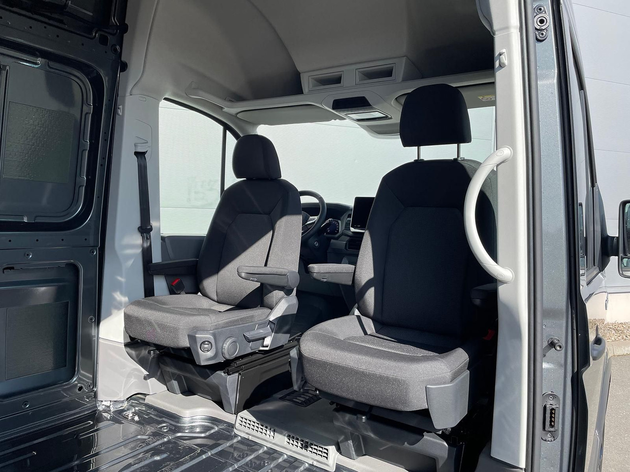 Automobil MAN TGE 3.200 L3H3 Kasten 4x4 CAMPER DREHSITZE AHK: slika Automobil MAN TGE 3.200 L3H3 Kasten 4x4 CAMPER DREHSITZE AHK