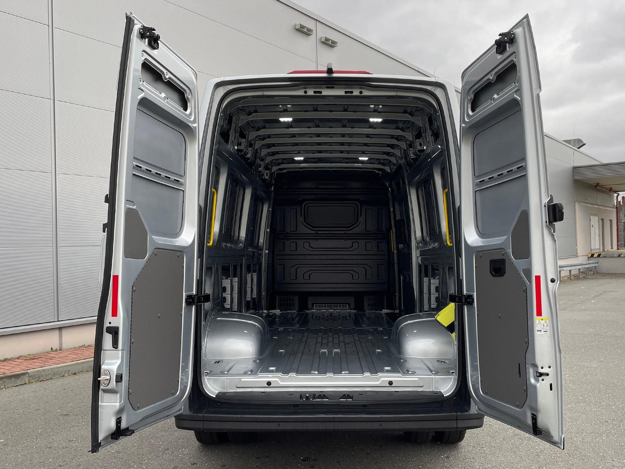 Automobil MAN TGE 5.160 Kasten L4H3 5t 4x4 OBERAIGNER STANDHZ: slika Automobil MAN TGE 5.160 Kasten L4H3 5t 4x4 OBERAIGNER STANDHZ