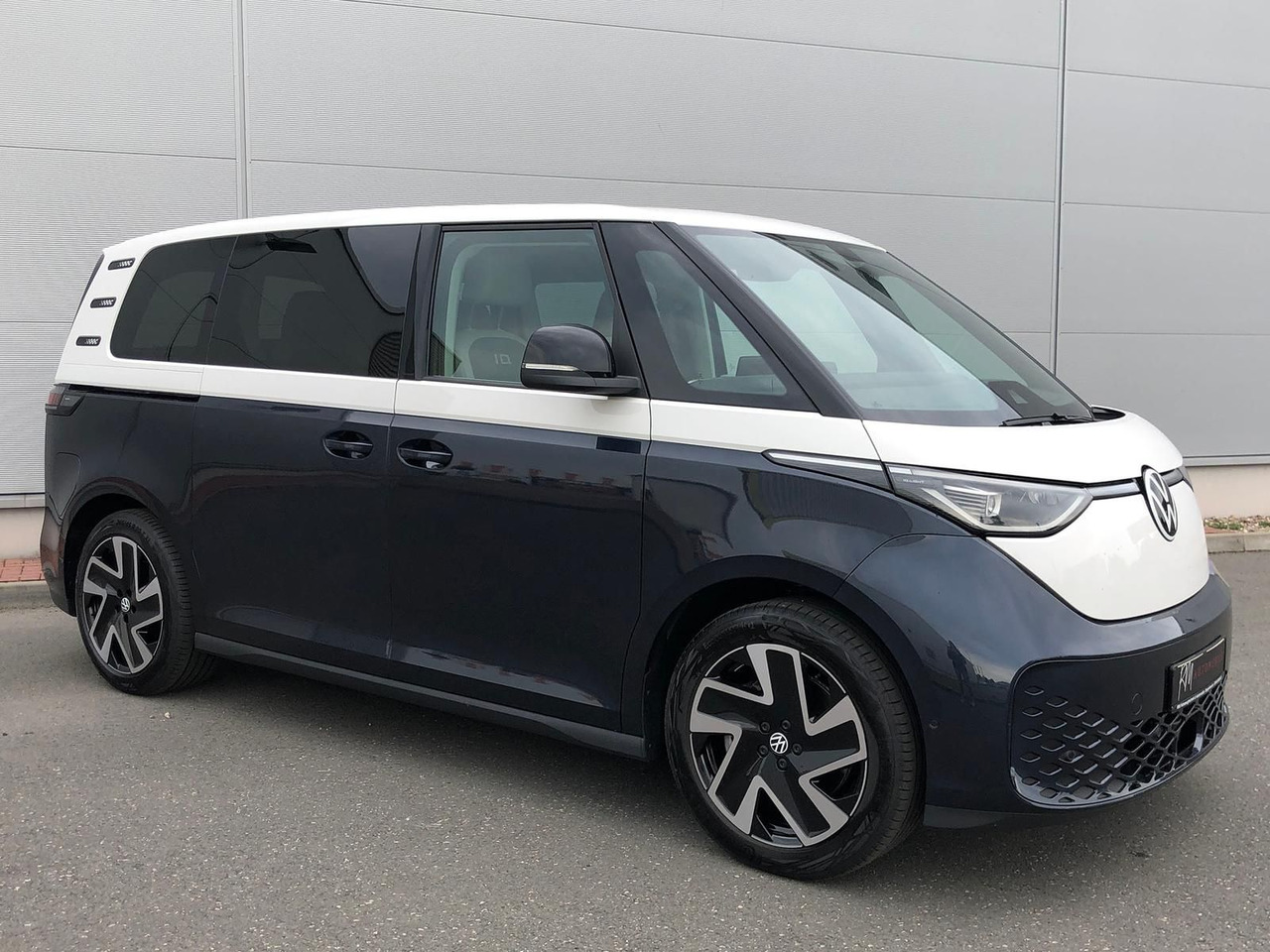 Volkswagen ID. Buzz 150 kW Pro AHK ACC MATRIX LED KEYLESS - Putnički kombi, Električno dostavno vozilo: slika Volkswagen ID. Buzz 150 kW Pro AHK ACC MATRIX LED KEYLESS - Putnički kombi, Električno dostavno vozilo Volkswagen ID. Buzz 150 kW Pro AHK ACC MATRIX LED KEYLESS - Putnički kombi, Električno dostavno vozilo: slika Volkswagen ID. Buzz 150 kW Pro AHK ACC MATRIX LED KEYLESS - Putnički kombi, Električno dostavno vozilo