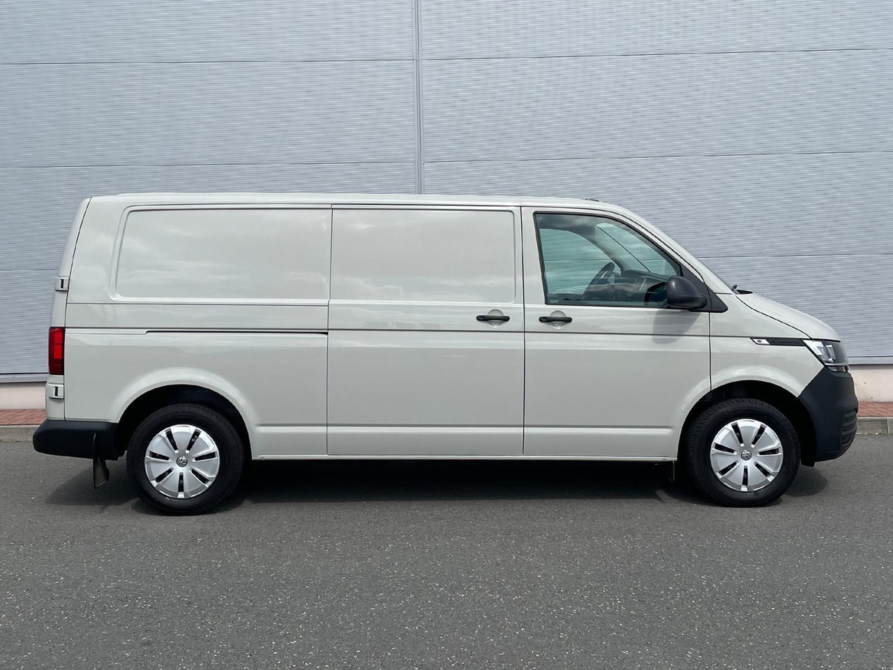 Volkswagen T6.1 Transporter Kasten LR TEMPOMAT KAMERA KLIMA - Putnički kombi: slika Volkswagen T6.1 Transporter Kasten LR TEMPOMAT KAMERA KLIMA - Putnički kombi Volkswagen T6.1 Transporter Kasten LR TEMPOMAT KAMERA KLIMA - Putnički kombi: slika Volkswagen T6.1 Transporter Kasten LR TEMPOMAT KAMERA KLIMA - Putnički kombi