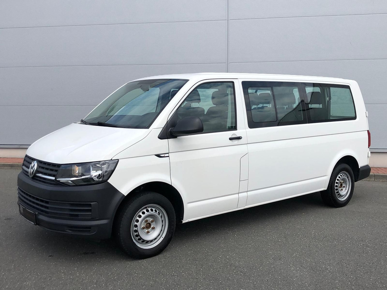 Volkswagen T6 Transporter 2.0 TDI Kombi lang 9-SITZE TEMP - Minibus, Putnički kombi: slika Volkswagen T6 Transporter 2.0 TDI Kombi lang 9-SITZE TEMP - Minibus, Putnički kombi Volkswagen T6 Transporter 2.0 TDI Kombi lang 9-SITZE TEMP - Minibus, Putnički kombi: slika Volkswagen T6 Transporter 2.0 TDI Kombi lang 9-SITZE TEMP - Minibus, Putnički kombi