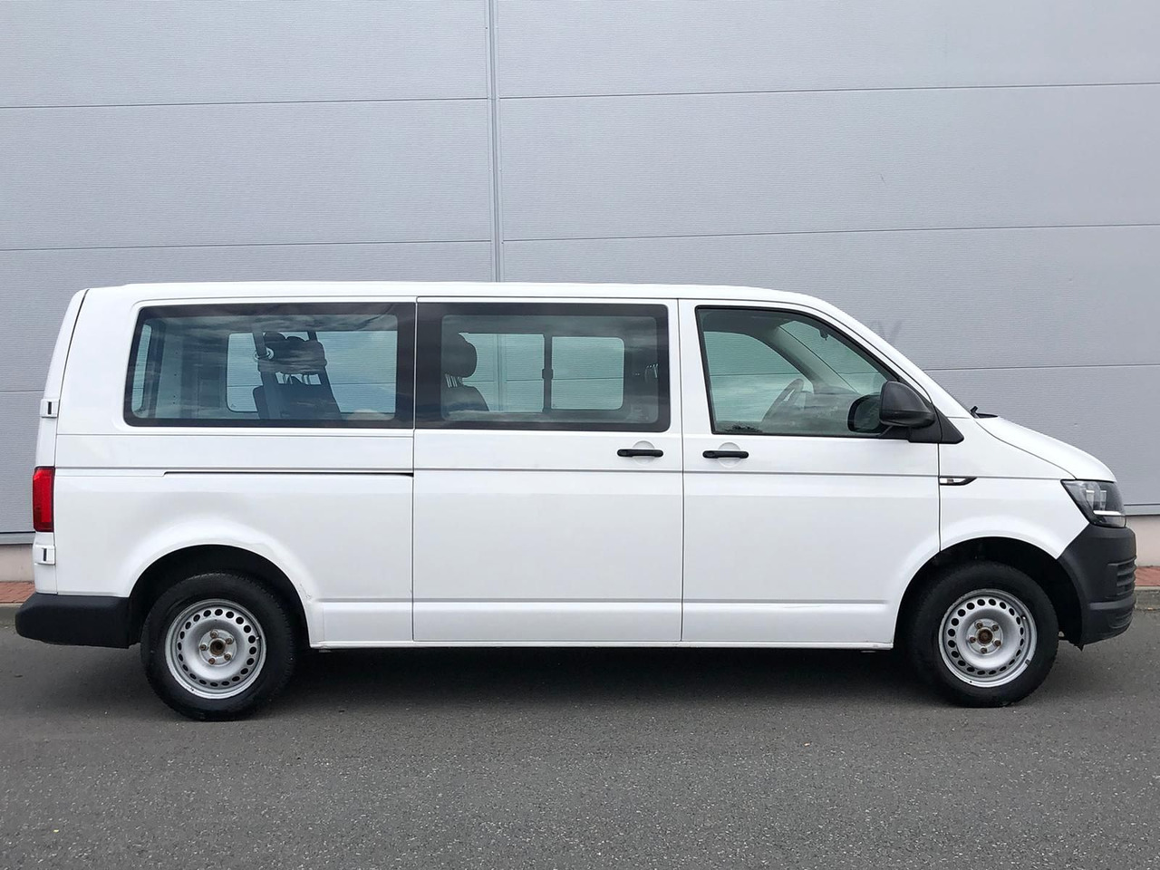 Volkswagen T6 Transporter 2.0 TDI Kombi lang 9-SITZE TEMP - Minibus, Putnički kombi: slika Volkswagen T6 Transporter 2.0 TDI Kombi lang 9-SITZE TEMP - Minibus, Putnički kombi Volkswagen T6 Transporter 2.0 TDI Kombi lang 9-SITZE TEMP - Minibus, Putnički kombi: slika Volkswagen T6 Transporter 2.0 TDI Kombi lang 9-SITZE TEMP - Minibus, Putnički kombi