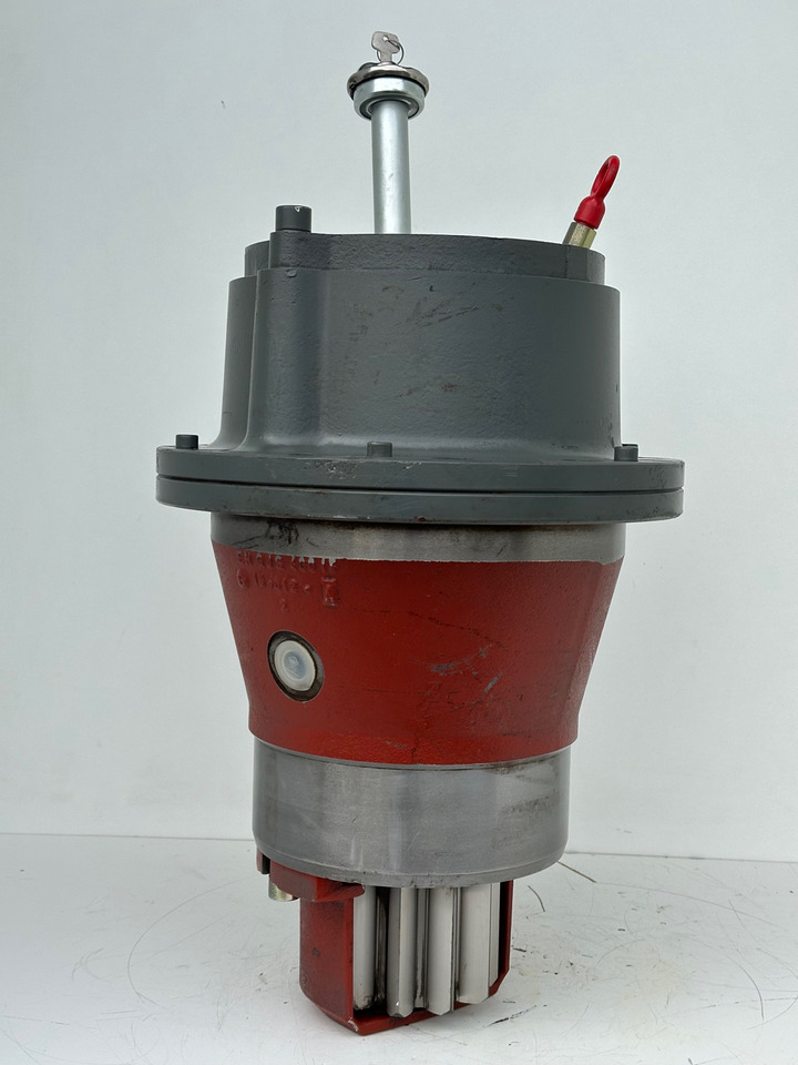 LIEBHERR Liebherr – Bauer Original Schwenkantrieb Typ:SAT275/251 mit ID-Nr.933017801. MG15, MBG12, MG20, MFG10, BG12H. #933017801.0121# - Motor okretanja za Platforma za bušenje: slika LIEBHERR Liebherr – Bauer Original Schwenkantrieb Typ:SAT275/251 mit ID-Nr.933017801. MG15, MBG12, MG20, MFG10, BG12H. #933017801.0121# - Motor okretanja za Platforma za bušenje LIEBHERR Liebherr – Bauer Original Schwenkantrieb Typ:SAT275/251 mit ID-Nr.933017801. MG15, MBG12, MG20, MFG10, BG12H. #933017801.0121# - Motor okretanja za Platforma za bušenje: slika LIEBHERR Liebherr – Bauer Original Schwenkantrieb Typ:SAT275/251 mit ID-Nr.933017801. MG15, MBG12, MG20, MFG10, BG12H. #933017801.0121# - Motor okretanja za Platforma za bušenje