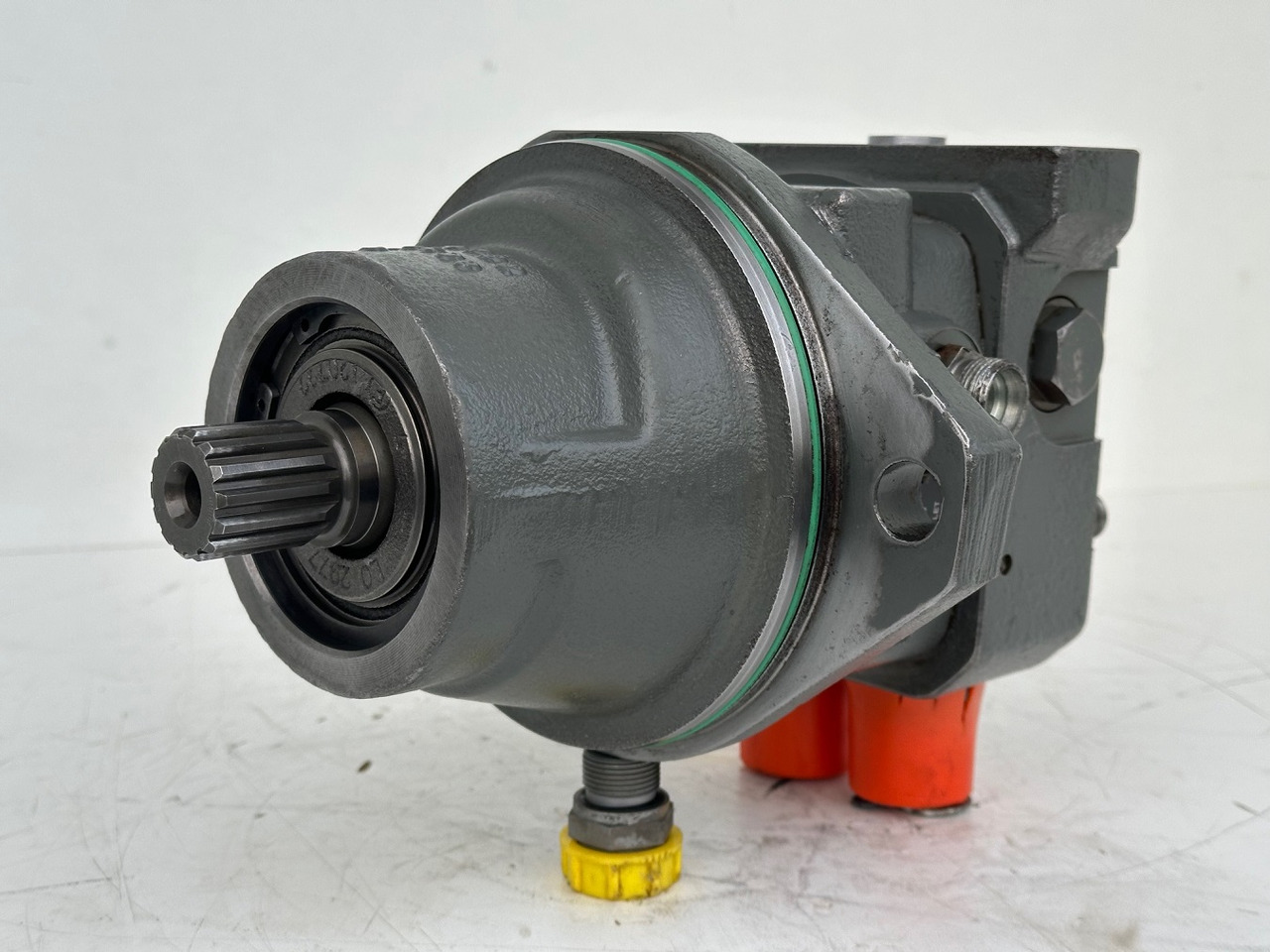 LIEBHERR Original Hydraulikeinbaumotor AT-FMF045. ID-Nr.9075181 – ID-Nr.10125043A. A309, A311, A312, A314, A316, A900, A904, A918, R313, R317, R900, R904. #A18.12.90158# - Hidraulični motor za Bager: slika LIEBHERR Original Hydraulikeinbaumotor AT-FMF045. ID-Nr.9075181 – ID-Nr.10125043A. A309, A311, A312, A314, A316, A900, A904, A918, R313, R317, R900, R904. #A18.12.90158# - Hidraulični motor za Bager LIEBHERR Original Hydraulikeinbaumotor AT-FMF045. ID-Nr.9075181 – ID-Nr.10125043A. A309, A311, A312, A314, A316, A900, A904, A918, R313, R317, R900, R904. #A18.12.90158# - Hidraulični motor za Bager: slika LIEBHERR Original Hydraulikeinbaumotor AT-FMF045. ID-Nr.9075181 – ID-Nr.10125043A. A309, A311, A312, A314, A316, A900, A904, A918, R313, R317, R900, R904. #A18.12.90158# - Hidraulični motor za Bager