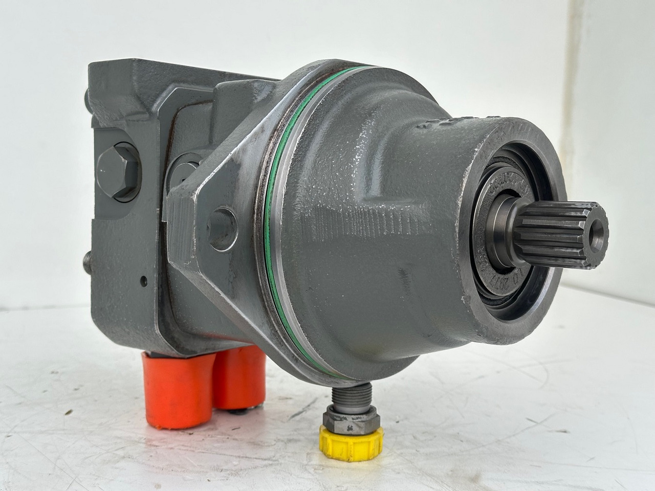 LIEBHERR Original Hydraulikeinbaumotor AT-FMF045. ID-Nr.9075181 – ID-Nr.10125043A. A309, A311, A312, A314, A316, A900, A904, A918, R313, R317, R900, R904. #A18.12.90158# - Hidraulični motor za Bager: slika LIEBHERR Original Hydraulikeinbaumotor AT-FMF045. ID-Nr.9075181 – ID-Nr.10125043A. A309, A311, A312, A314, A316, A900, A904, A918, R313, R317, R900, R904. #A18.12.90158# - Hidraulični motor za Bager LIEBHERR Original Hydraulikeinbaumotor AT-FMF045. ID-Nr.9075181 – ID-Nr.10125043A. A309, A311, A312, A314, A316, A900, A904, A918, R313, R317, R900, R904. #A18.12.90158# - Hidraulični motor za Bager: slika LIEBHERR Original Hydraulikeinbaumotor AT-FMF045. ID-Nr.9075181 – ID-Nr.10125043A. A309, A311, A312, A314, A316, A900, A904, A918, R313, R317, R900, R904. #A18.12.90158# - Hidraulični motor za Bager