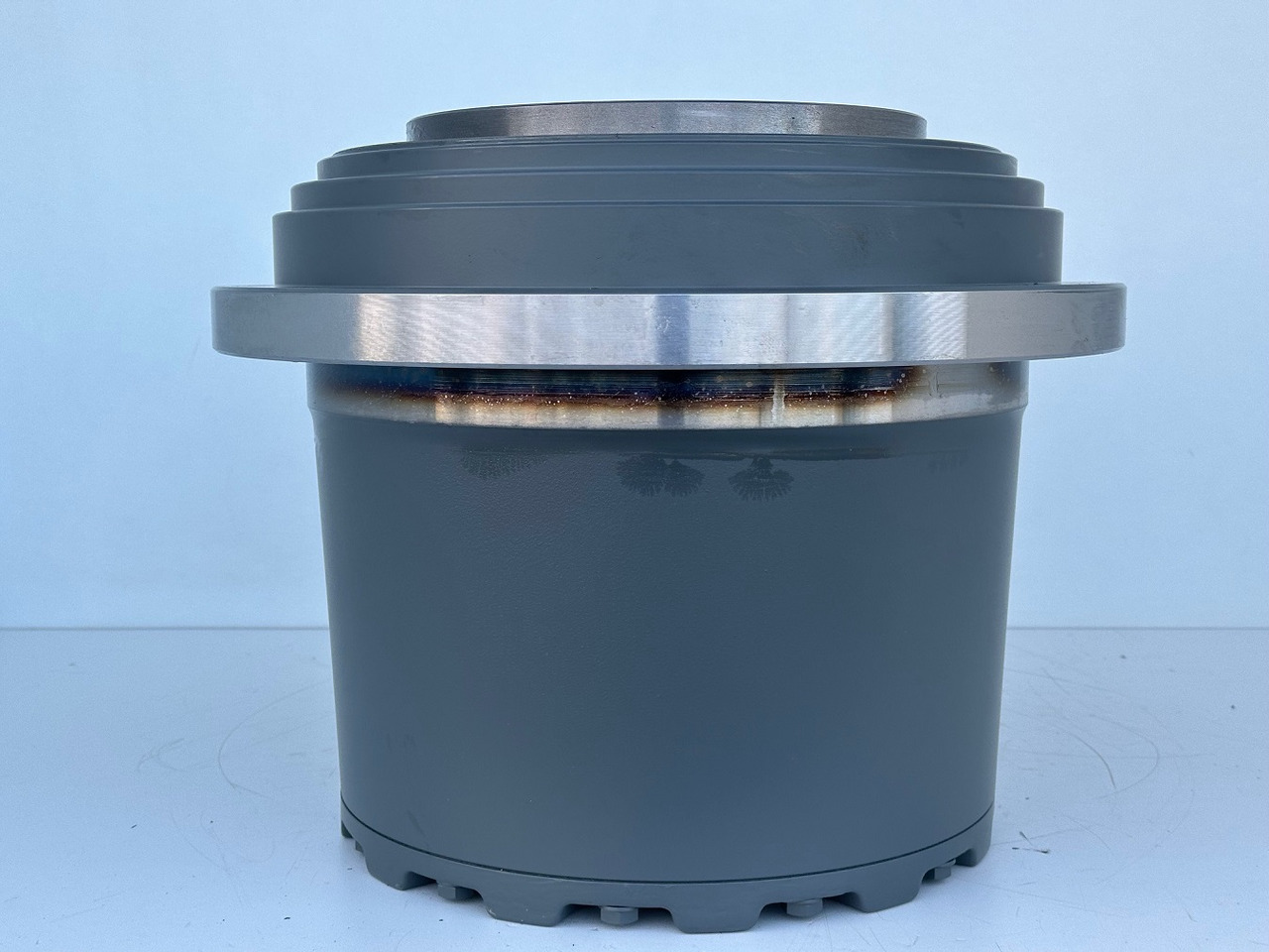 LIEBHERR Original Liebherr Fahrantrieb Typ:LPI0700 30S 0002 00 mit ID-Nr.12891035 – ID-Nr.12977341. R922-1487, R924-1677, R926 K-LC-1827, R926-1715. #12891035.545-01664# - Reduktor pogona za Bager gusjeničar: slika LIEBHERR Original Liebherr Fahrantrieb Typ:LPI0700 30S 0002 00 mit ID-Nr.12891035 – ID-Nr.12977341. R922-1487, R924-1677, R926 K-LC-1827, R926-1715. #12891035.545-01664# - Reduktor pogona za Bager gusjeničar LIEBHERR Original Liebherr Fahrantrieb Typ:LPI0700 30S 0002 00 mit ID-Nr.12891035 – ID-Nr.12977341. R922-1487, R924-1677, R926 K-LC-1827, R926-1715. #12891035.545-01664# - Reduktor pogona za Bager gusjeničar: slika LIEBHERR Original Liebherr Fahrantrieb Typ:LPI0700 30S 0002 00 mit ID-Nr.12891035 – ID-Nr.12977341. R922-1487, R924-1677, R926 K-LC-1827, R926-1715. #12891035.545-01664# - Reduktor pogona za Bager gusjeničar