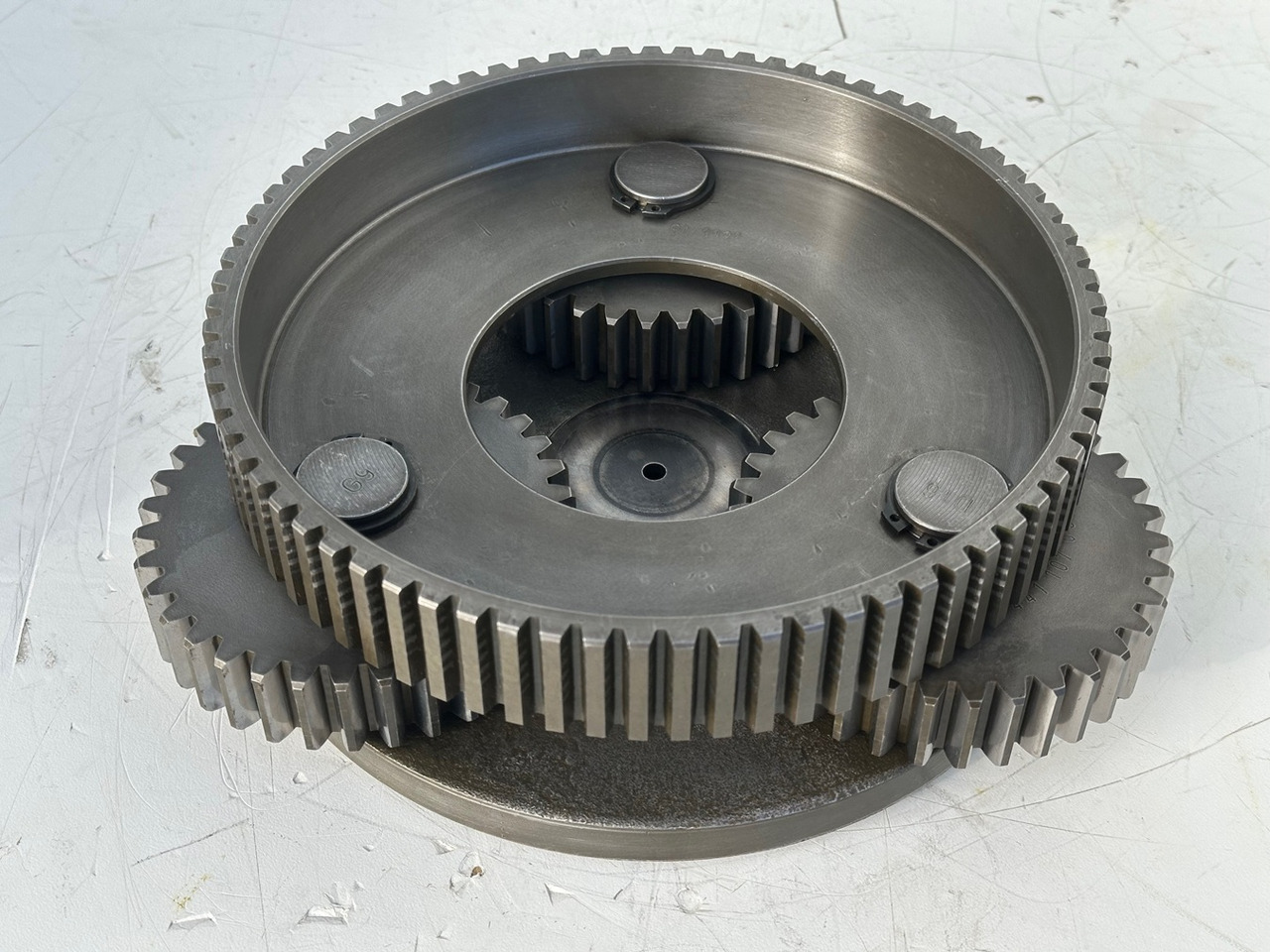 LIEBHERR Original Planetenträger ID-Nr.944171103 mit Planetenräder ID-Nr.944110603-ID-Nr.90201469 mit Lamellenträger ID-Nr.944112103. A900C,A944B,E942,LOS942,LOS944,P942,P944,R942,R944,R944B. #HRV# - Motor okretanja za Bager: slika LIEBHERR Original Planetenträger ID-Nr.944171103 mit Planetenräder ID-Nr.944110603-ID-Nr.90201469 mit Lamellenträger ID-Nr.944112103. A900C,A944B,E942,LOS942,LOS944,P942,P944,R942,R944,R944B. #HRV# - Motor okretanja za Bager LIEBHERR Original Planetenträger ID-Nr.944171103 mit Planetenräder ID-Nr.944110603-ID-Nr.90201469 mit Lamellenträger ID-Nr.944112103. A900C,A944B,E942,LOS942,LOS944,P942,P944,R942,R944,R944B. #HRV# - Motor okretanja za Bager: slika LIEBHERR Original Planetenträger ID-Nr.944171103 mit Planetenräder ID-Nr.944110603-ID-Nr.90201469 mit Lamellenträger ID-Nr.944112103. A900C,A944B,E942,LOS942,LOS944,P942,P944,R942,R944,R944B. #HRV# - Motor okretanja za Bager