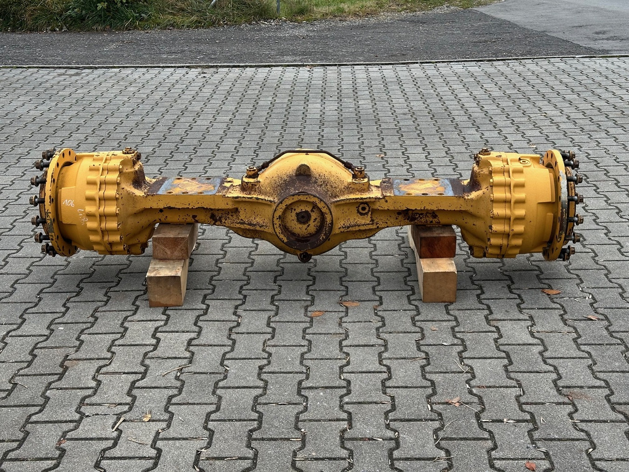 LIEBHERR Original Vorderachse-Planetenstarrachse Typ:MT-L3085/DKV-P4. ID-Nr.10022956 – ID-Nr.10045102 – ID-Nr.10425798. L544-443, L544-445, L550-456. #10425798.1791457# - Prednja osovina za Utovarivač na kotačima: slika LIEBHERR Original Vorderachse-Planetenstarrachse Typ:MT-L3085/DKV-P4. ID-Nr.10022956 – ID-Nr.10045102 – ID-Nr.10425798. L544-443, L544-445, L550-456. #10425798.1791457# - Prednja osovina za Utovarivač na kotačima LIEBHERR Original Vorderachse-Planetenstarrachse Typ:MT-L3085/DKV-P4. ID-Nr.10022956 – ID-Nr.10045102 – ID-Nr.10425798. L544-443, L544-445, L550-456. #10425798.1791457# - Prednja osovina za Utovarivač na kotačima: slika LIEBHERR Original Vorderachse-Planetenstarrachse Typ:MT-L3085/DKV-P4. ID-Nr.10022956 – ID-Nr.10045102 – ID-Nr.10425798. L544-443, L544-445, L550-456. #10425798.1791457# - Prednja osovina za Utovarivač na kotačima