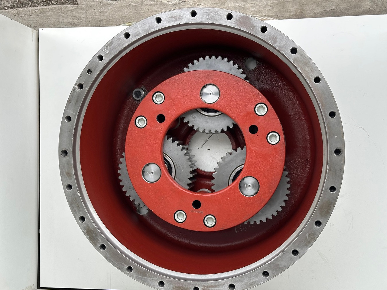 Liebherr Abtriebsglocke ID-Nr.90006899 mit Planetenrad ID-Nr.944428403. Typ:FAT500F522-FAT500F528-FAT500F529-FAT500F559. Typ:PR73605LGP,PR73605XL,PR7363AL,PR7364FLGP,PR736LGP,PR736XL. #90006899.31.07# - Reduktor pogona za Građevinski strojevi: slika Liebherr Abtriebsglocke ID-Nr.90006899 mit Planetenrad ID-Nr.944428403. Typ:FAT500F522-FAT500F528-FAT500F529-FAT500F559. Typ:PR73605LGP,PR73605XL,PR7363AL,PR7364FLGP,PR736LGP,PR736XL. #90006899.31.07# - Reduktor pogona za Građevinski strojevi Liebherr Abtriebsglocke ID-Nr.90006899 mit Planetenrad ID-Nr.944428403. Typ:FAT500F522-FAT500F528-FAT500F529-FAT500F559. Typ:PR73605LGP,PR73605XL,PR7363AL,PR7364FLGP,PR736LGP,PR736XL. #90006899.31.07# - Reduktor pogona za Građevinski strojevi: slika Liebherr Abtriebsglocke ID-Nr.90006899 mit Planetenrad ID-Nr.944428403. Typ:FAT500F522-FAT500F528-FAT500F529-FAT500F559. Typ:PR73605LGP,PR73605XL,PR7363AL,PR7364FLGP,PR736LGP,PR736XL. #90006899.31.07# - Reduktor pogona za Građevinski strojevi