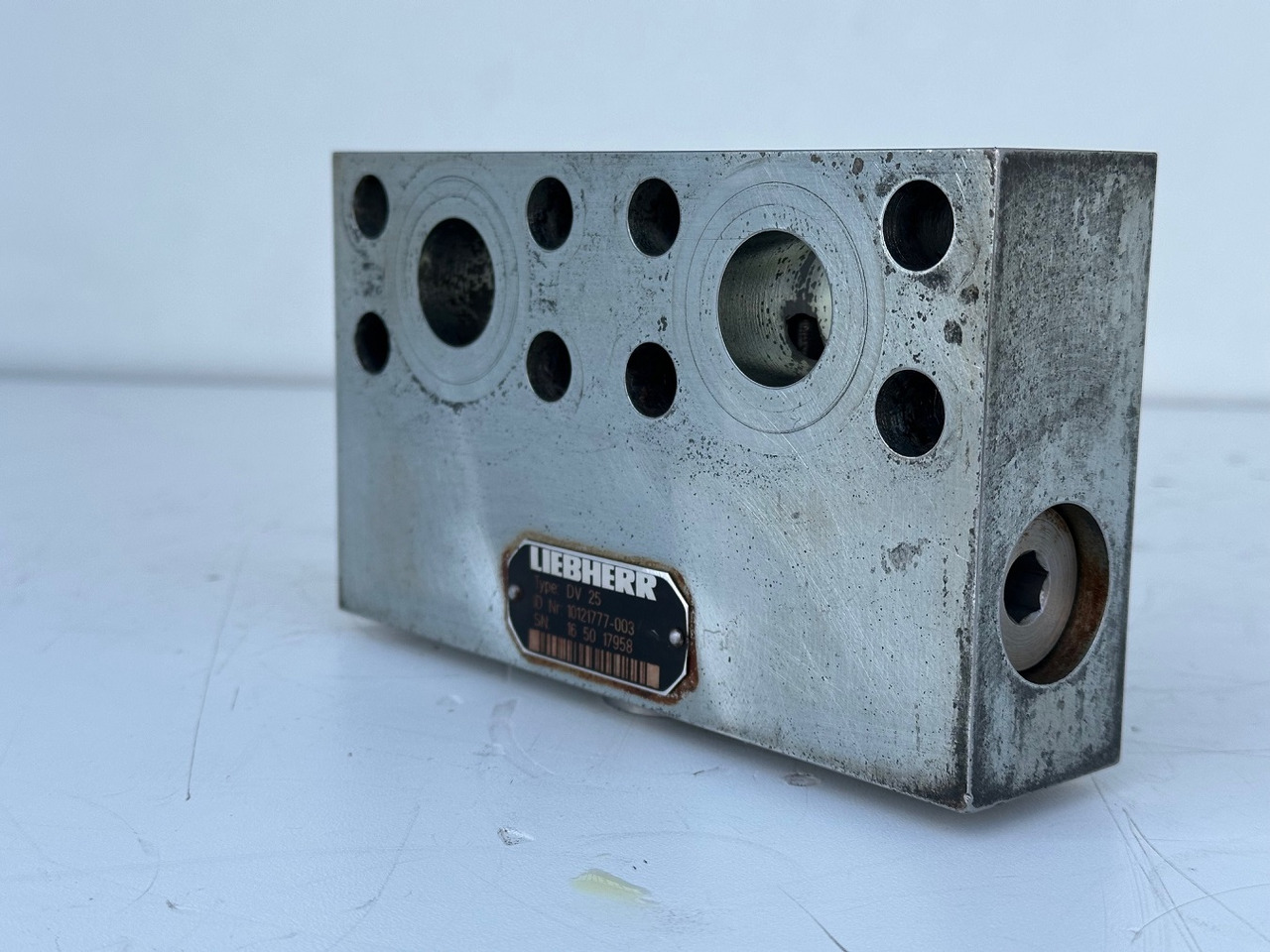 Liebherr Dämpfungsventil ID-Nr.10121777. P924 COMP, P926, R926, R916, R922, R924 COMP, R924, R926 COMP, R926, R930, R936, R946, R950 T, R960 T. #10121777.43199# - Motor okretanja za Građevinski strojevi: slika Liebherr Dämpfungsventil ID-Nr.10121777. P924 COMP, P926, R926, R916, R922, R924 COMP, R924, R926 COMP, R926, R930, R936, R946, R950 T, R960 T. #10121777.43199# - Motor okretanja za Građevinski strojevi Liebherr Dämpfungsventil ID-Nr.10121777. P924 COMP, P926, R926, R916, R922, R924 COMP, R924, R926 COMP, R926, R930, R936, R946, R950 T, R960 T. #10121777.43199# - Motor okretanja za Građevinski strojevi: slika Liebherr Dämpfungsventil ID-Nr.10121777. P924 COMP, P926, R926, R916, R922, R924 COMP, R924, R926 COMP, R926, R930, R936, R946, R950 T, R960 T. #10121777.43199# - Motor okretanja za Građevinski strojevi