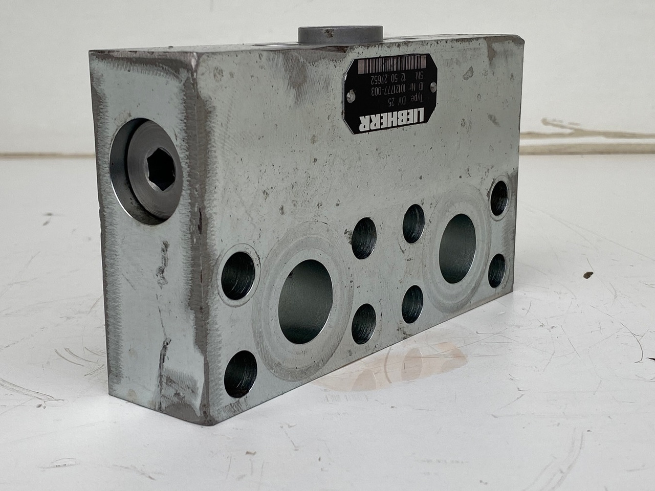 Liebherr Dämpfungsventil ID-Nr.10121777. P924 COMP, P926, R926, R916, R922, R924 COMP, R924, R926 COMP, R926, R930, R936, R946, R950 T, R960 T. #DÄ27652# - Motor okretanja za Bager: slika Liebherr Dämpfungsventil ID-Nr.10121777. P924 COMP, P926, R926, R916, R922, R924 COMP, R924, R926 COMP, R926, R930, R936, R946, R950 T, R960 T. #DÄ27652# - Motor okretanja za Bager Liebherr Dämpfungsventil ID-Nr.10121777. P924 COMP, P926, R926, R916, R922, R924 COMP, R924, R926 COMP, R926, R930, R936, R946, R950 T, R960 T. #DÄ27652# - Motor okretanja za Bager: slika Liebherr Dämpfungsventil ID-Nr.10121777. P924 COMP, P926, R926, R916, R922, R924 COMP, R924, R926 COMP, R926, R930, R936, R946, R950 T, R960 T. #DÄ27652# - Motor okretanja za Bager