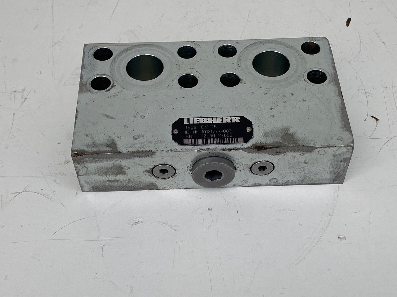 Liebherr Dämpfungsventil ID-Nr.10121777. P924 COMP, P926, R926, R916, R922, R924 COMP, R924, R926 COMP, R926, R930, R936, R946, R950 T, R960 T. #DÄ27652# - Motor okretanja za Bager: slika Liebherr Dämpfungsventil ID-Nr.10121777. P924 COMP, P926, R926, R916, R922, R924 COMP, R924, R926 COMP, R926, R930, R936, R946, R950 T, R960 T. #DÄ27652# - Motor okretanja za Bager Liebherr Dämpfungsventil ID-Nr.10121777. P924 COMP, P926, R926, R916, R922, R924 COMP, R924, R926 COMP, R926, R930, R936, R946, R950 T, R960 T. #DÄ27652# - Motor okretanja za Bager: slika Liebherr Dämpfungsventil ID-Nr.10121777. P924 COMP, P926, R926, R916, R922, R924 COMP, R924, R926 COMP, R926, R930, R936, R946, R950 T, R960 T. #DÄ27652# - Motor okretanja za Bager