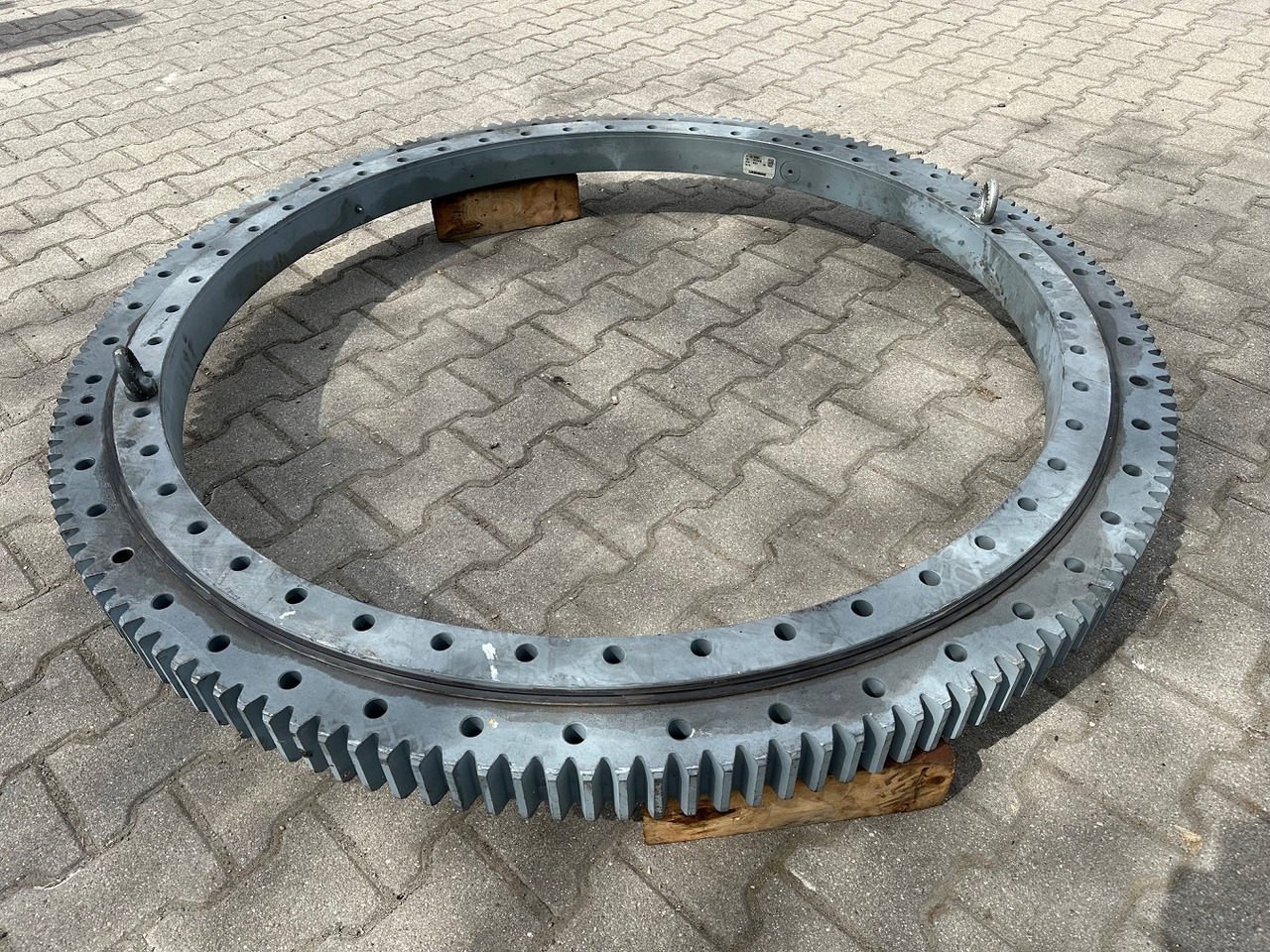 Liebherr Drehkranz - Kugeldrehverbindung Typ:KUD75 VA 007. ID-Nr.982860001. #10014# - Okretni prsten za Građevinski strojevi: slika Liebherr Drehkranz - Kugeldrehverbindung Typ:KUD75 VA 007. ID-Nr.982860001. #10014# - Okretni prsten za Građevinski strojevi Liebherr Drehkranz - Kugeldrehverbindung Typ:KUD75 VA 007. ID-Nr.982860001. #10014# - Okretni prsten za Građevinski strojevi: slika Liebherr Drehkranz - Kugeldrehverbindung Typ:KUD75 VA 007. ID-Nr.982860001. #10014# - Okretni prsten za Građevinski strojevi