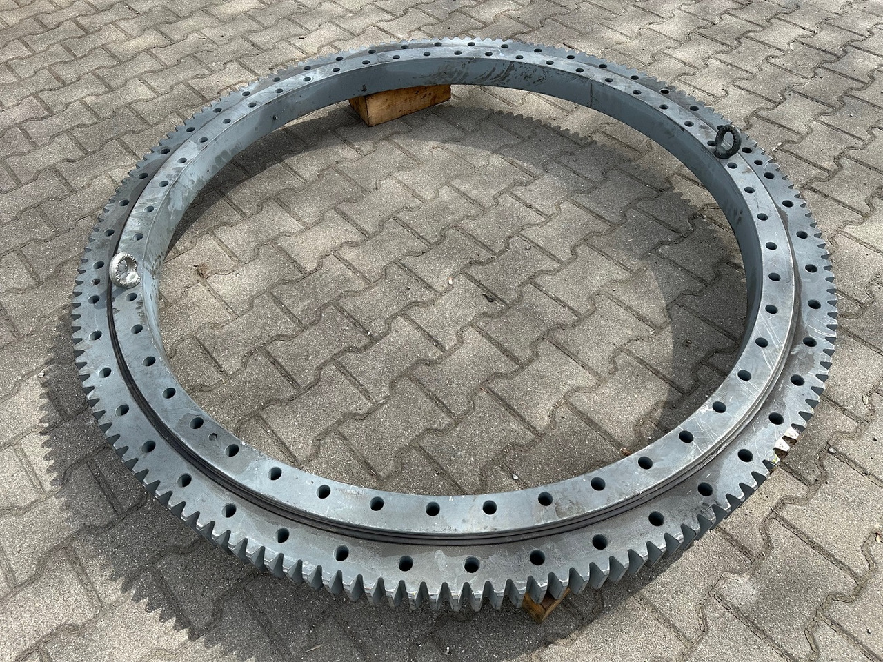 Liebherr Drehkranz - Kugeldrehverbindung Typ:KUD75 VA 007. ID-Nr.982860001. #10014# - Okretni prsten za Građevinski strojevi: slika Liebherr Drehkranz - Kugeldrehverbindung Typ:KUD75 VA 007. ID-Nr.982860001. #10014# - Okretni prsten za Građevinski strojevi Liebherr Drehkranz - Kugeldrehverbindung Typ:KUD75 VA 007. ID-Nr.982860001. #10014# - Okretni prsten za Građevinski strojevi: slika Liebherr Drehkranz - Kugeldrehverbindung Typ:KUD75 VA 007. ID-Nr.982860001. #10014# - Okretni prsten za Građevinski strojevi