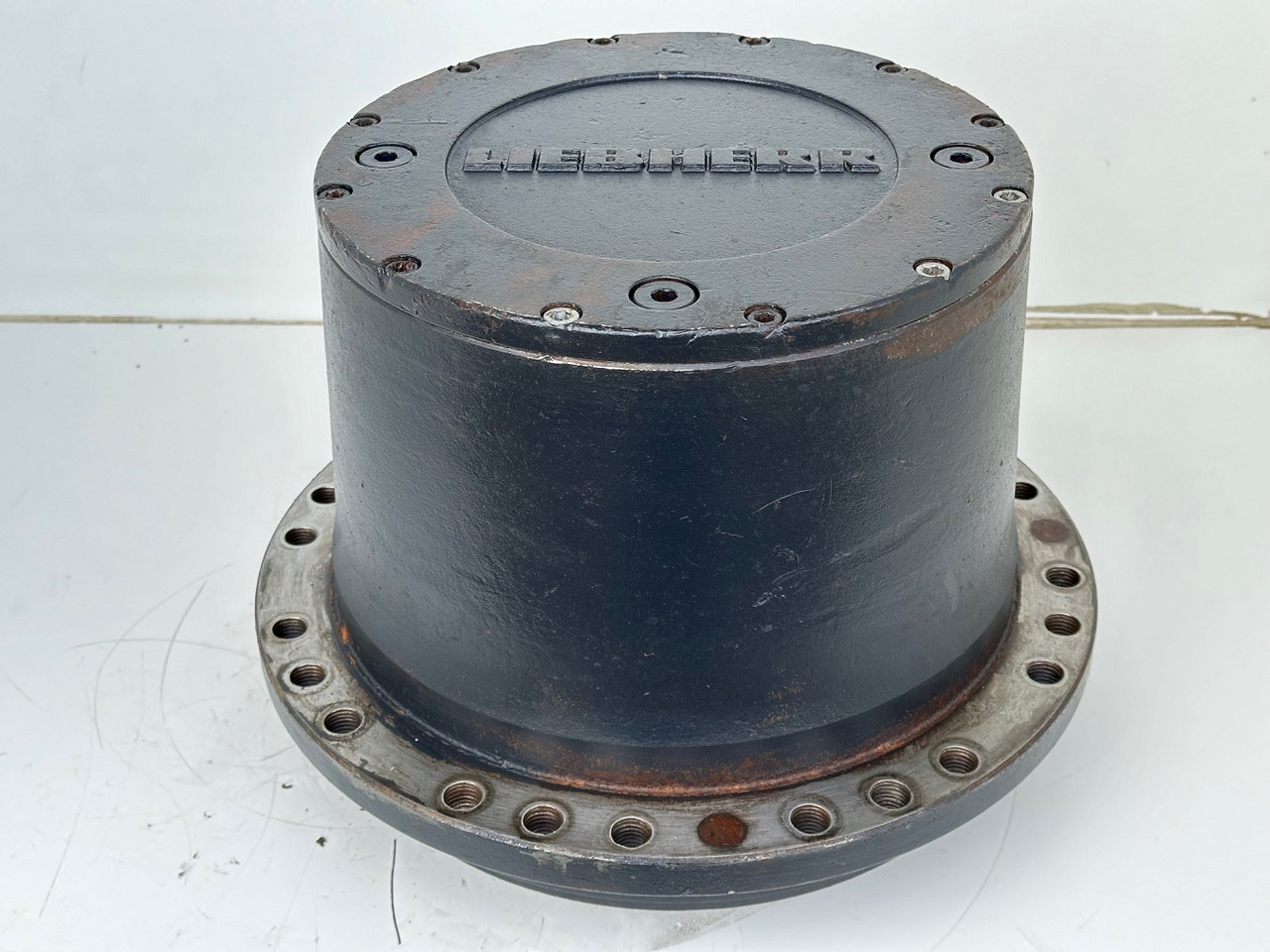 Liebherr Fahrantrieb FAT355P076. ID-Nr.969455101 - ID-Nr.969524001 - ID-Nr.90022900. LO1916, LOS916, R906, R916, R922, R924. #969455101.1649# - Reduktor pogona za Građevinski strojevi: slika Liebherr Fahrantrieb FAT355P076. ID-Nr.969455101 - ID-Nr.969524001 - ID-Nr.90022900. LO1916, LOS916, R906, R916, R922, R924. #969455101.1649# - Reduktor pogona za Građevinski strojevi Liebherr Fahrantrieb FAT355P076. ID-Nr.969455101 - ID-Nr.969524001 - ID-Nr.90022900. LO1916, LOS916, R906, R916, R922, R924. #969455101.1649# - Reduktor pogona za Građevinski strojevi: slika Liebherr Fahrantrieb FAT355P076. ID-Nr.969455101 - ID-Nr.969524001 - ID-Nr.90022900. LO1916, LOS916, R906, R916, R922, R924. #969455101.1649# - Reduktor pogona za Građevinski strojevi